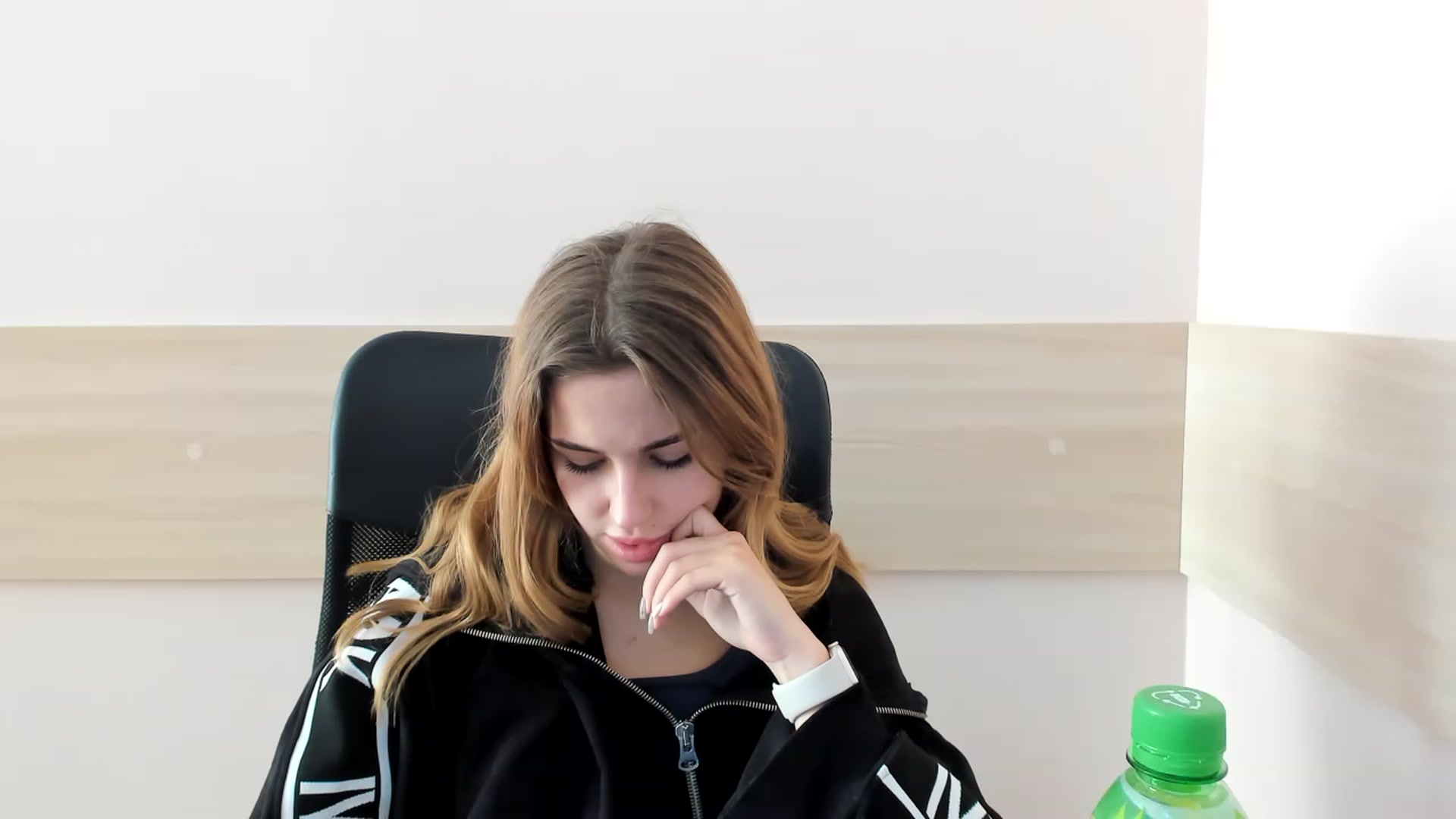 Gallery image thumbnail from Alice_Graysi's myfreecams stream on, 02/18/2023, 13:40 image 10 of 20