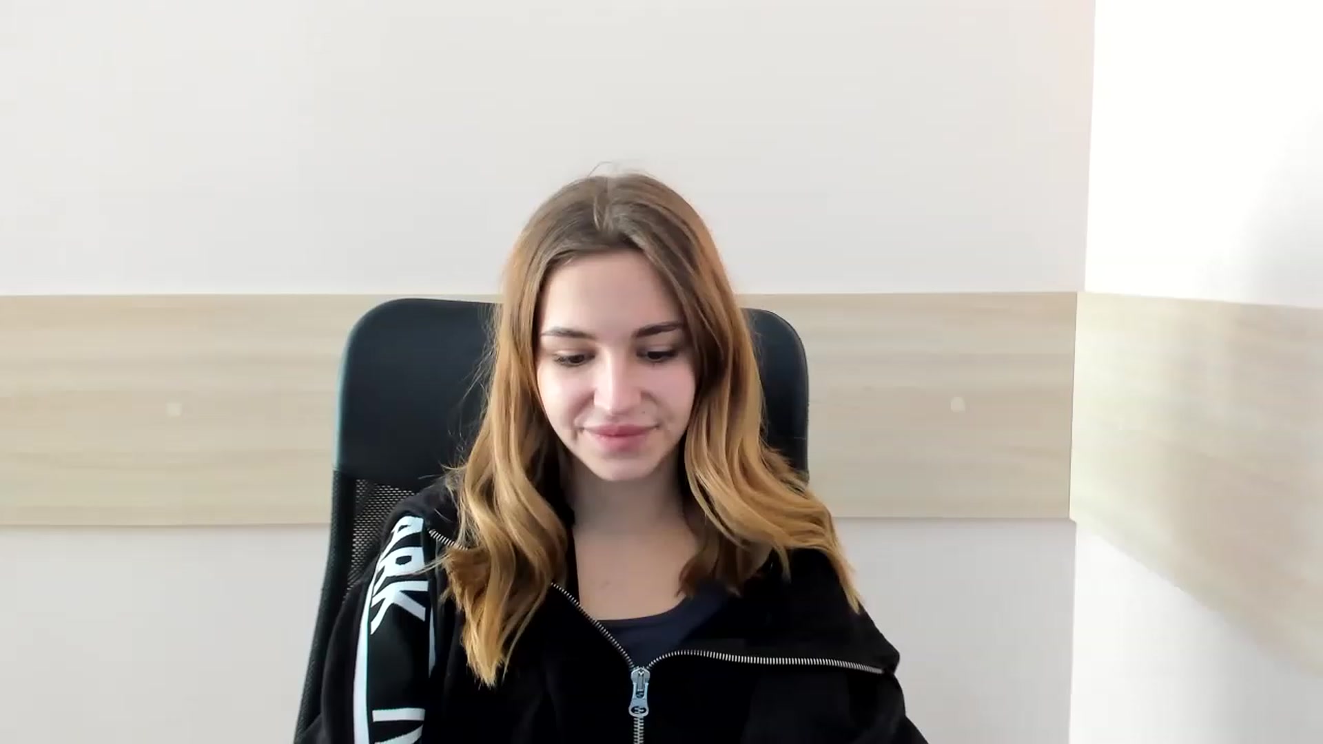 Gallery image thumbnail from Alice_Graysi's myfreecams stream on, 02/18/2023, 13:40 image 8 of 20