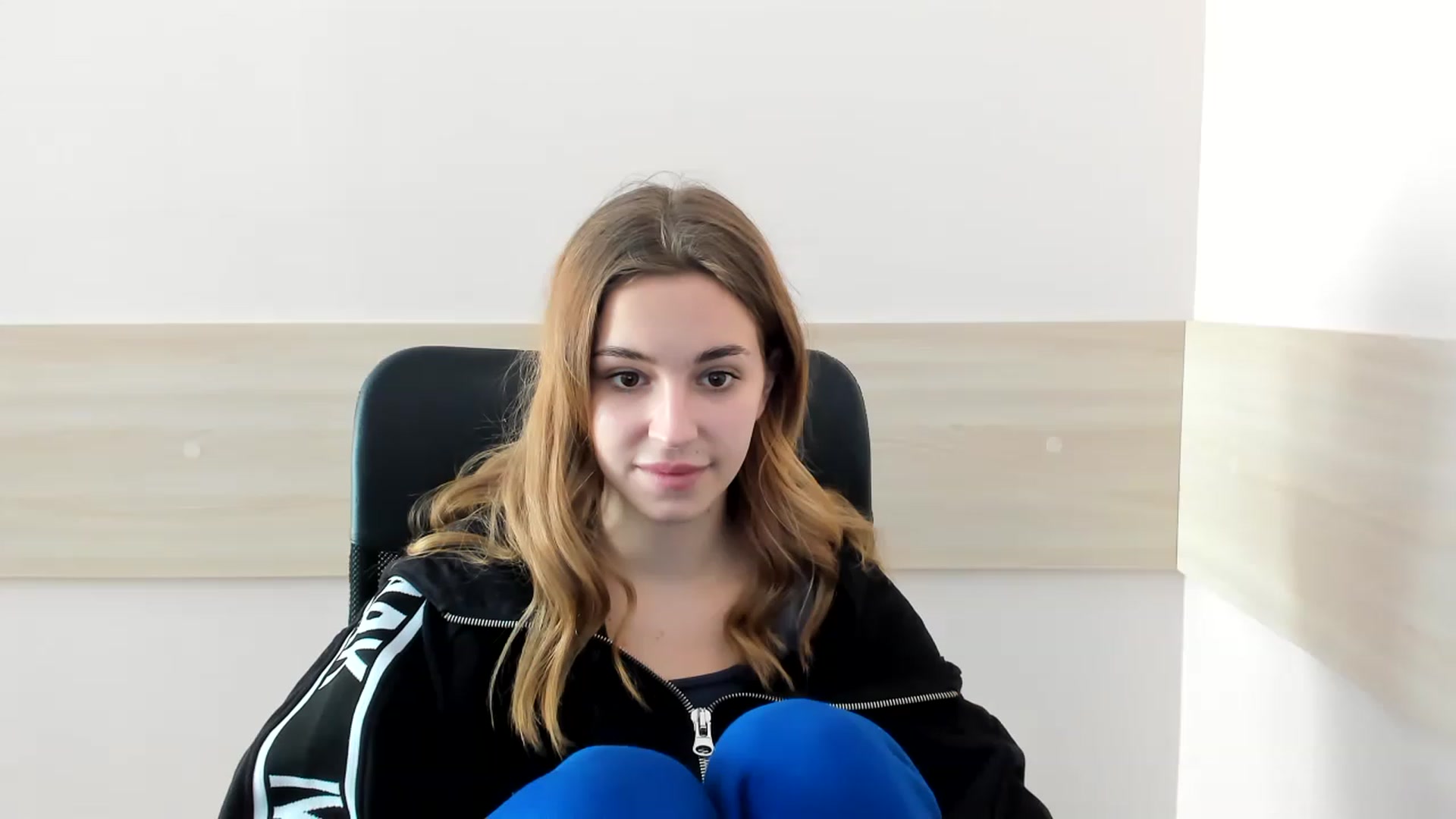 Gallery image thumbnail from Alice_Graysi's myfreecams stream on, 02/18/2023, 13:40 image 5 of 20