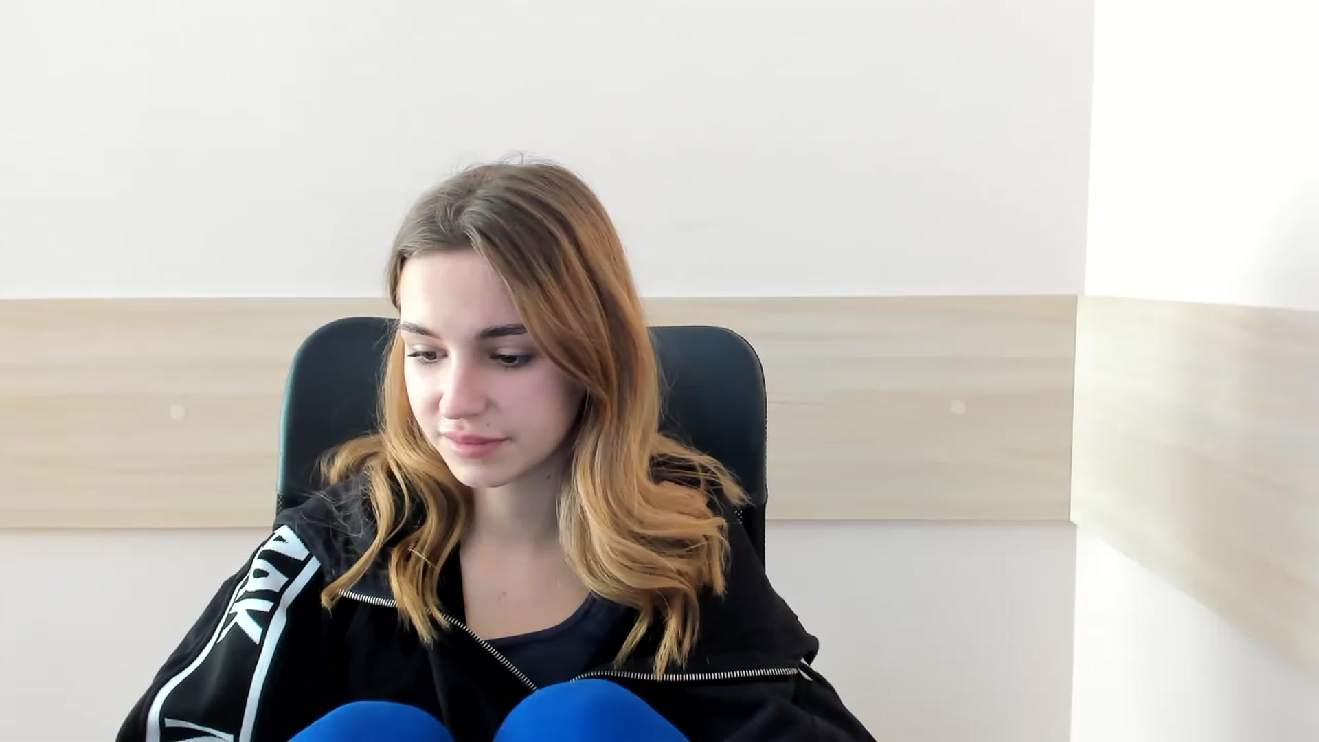 Gallery image thumbnail from Alice_Graysi's myfreecams stream on, 02/18/2023, 13:40 image 16 of 20