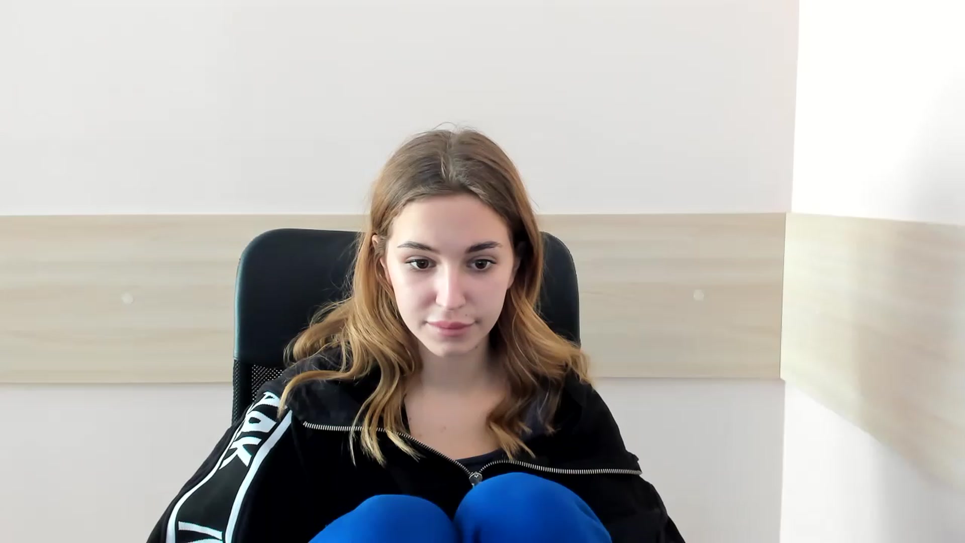 Gallery image thumbnail from Alice_Graysi's myfreecams stream on, 02/18/2023, 13:40 image 7 of 20