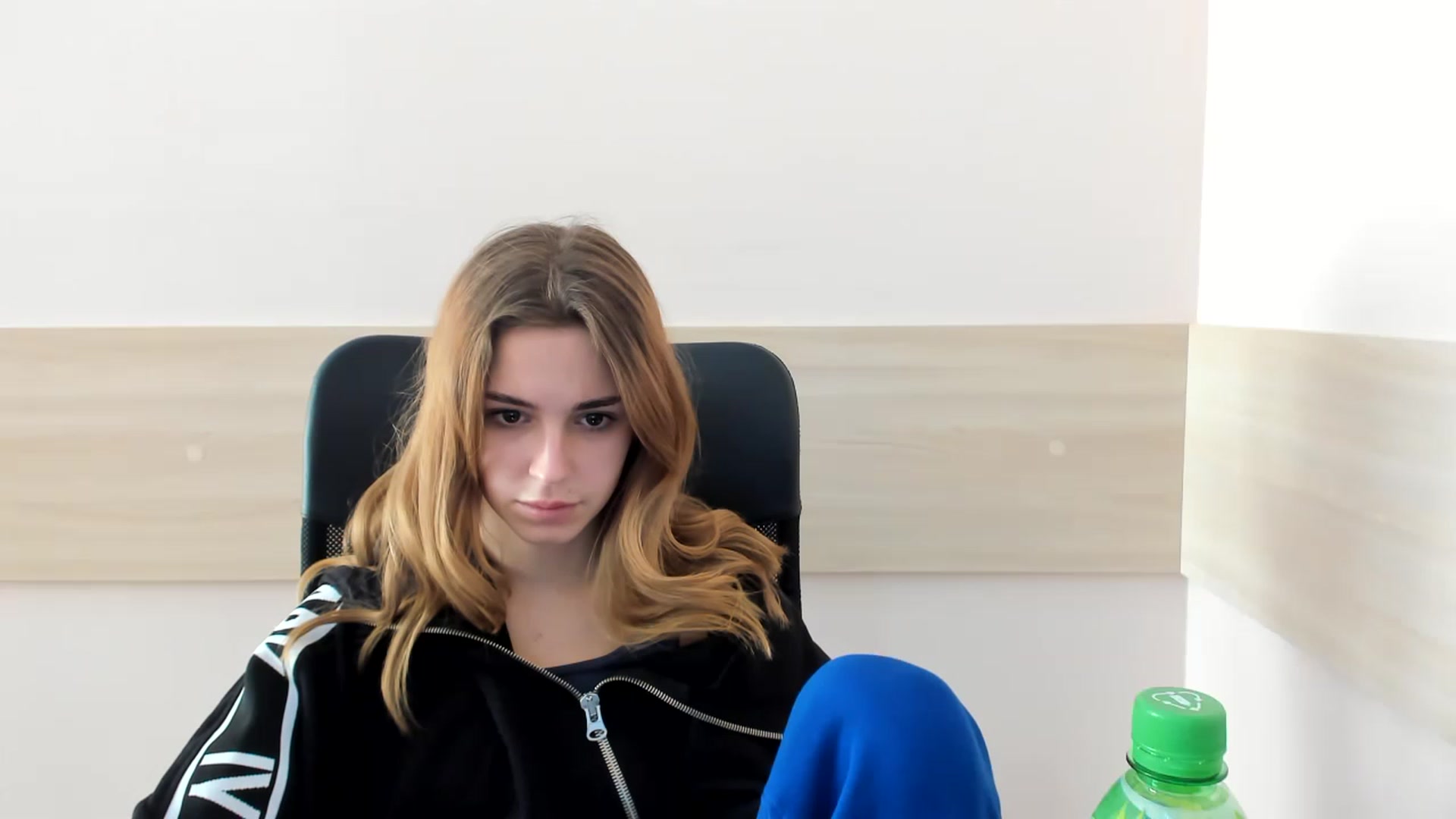 Gallery image thumbnail from Alice_Graysi's myfreecams stream on, 02/18/2023, 13:40 image 12 of 20