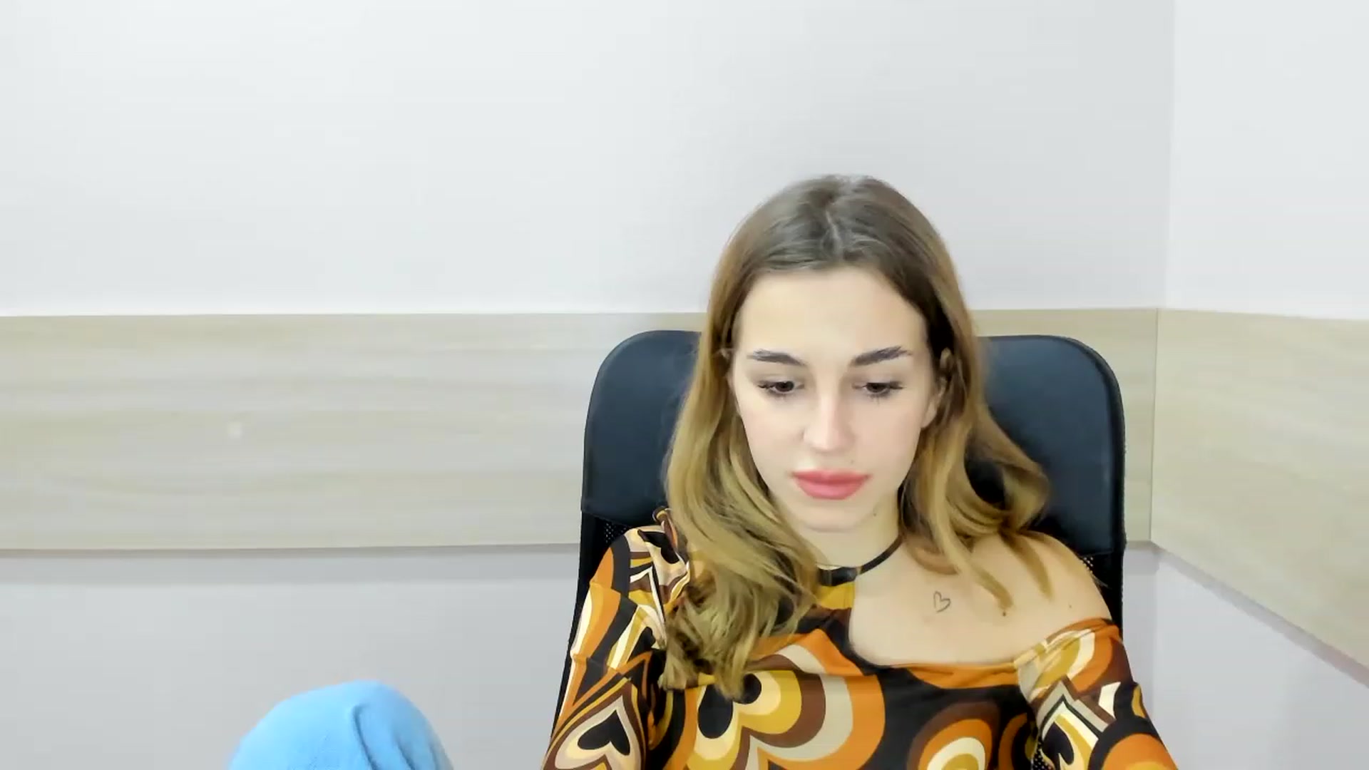 Gallery image thumbnail from Alice_Graysi's myfreecams stream on, 02/19/2023, 14:28 image 17 of 20