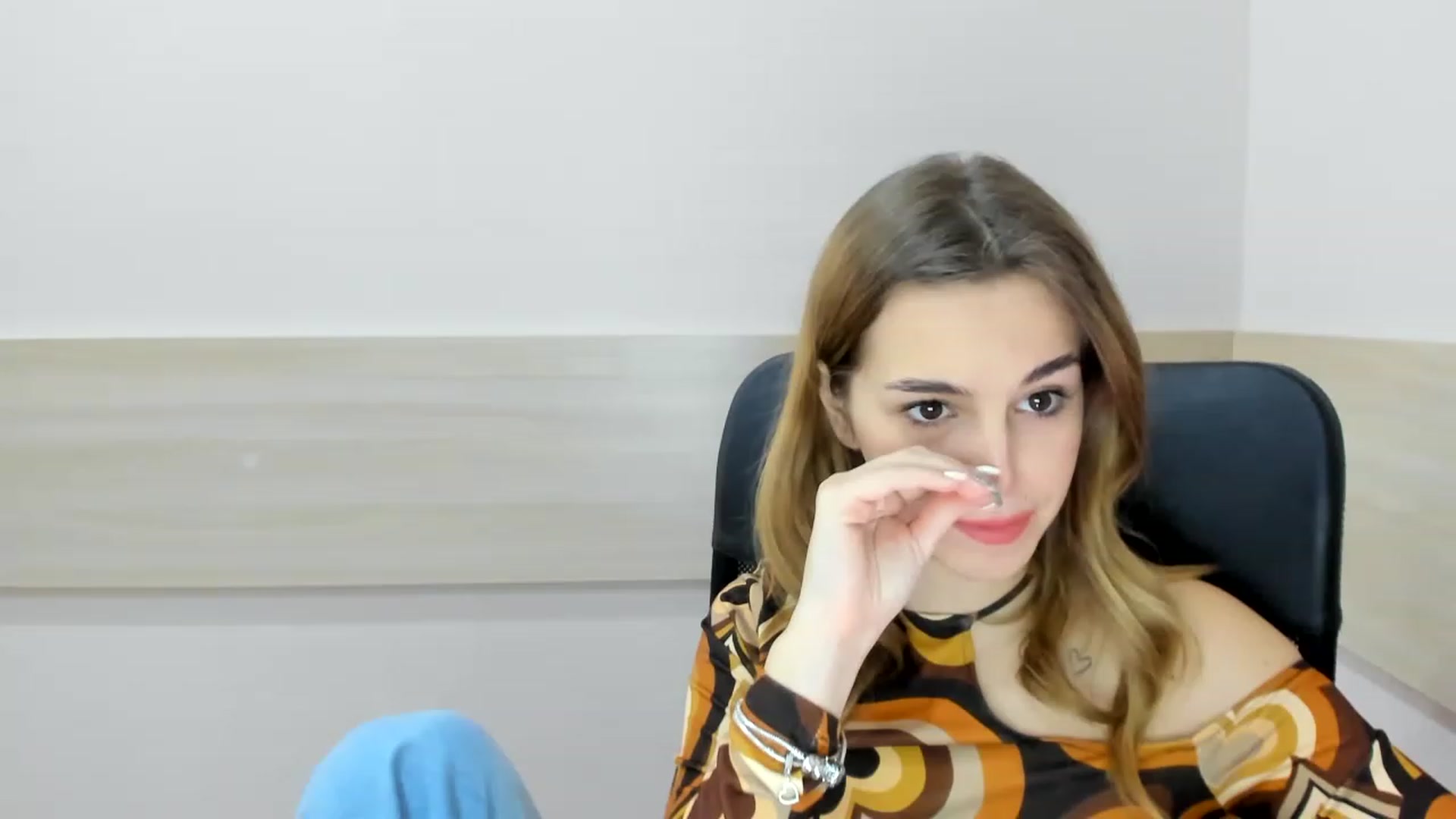 Gallery image thumbnail from Alice_Graysi's myfreecams stream on, 02/19/2023, 14:28 image 3 of 20
