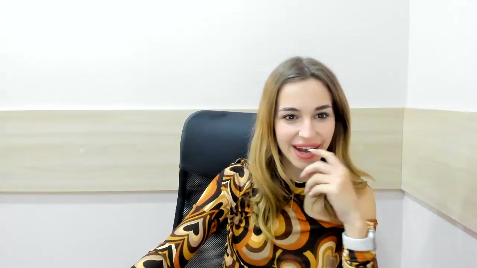 Gallery image thumbnail from Alice_Graysi's myfreecams stream on, 02/19/2023, 14:28 image 20 of 20