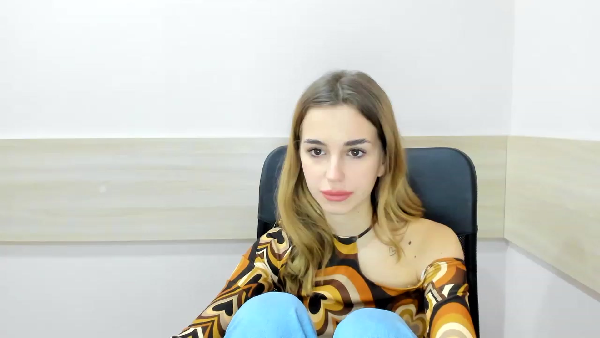Gallery image thumbnail from Alice_Graysi's myfreecams stream on, 02/19/2023, 14:28 image 19 of 20