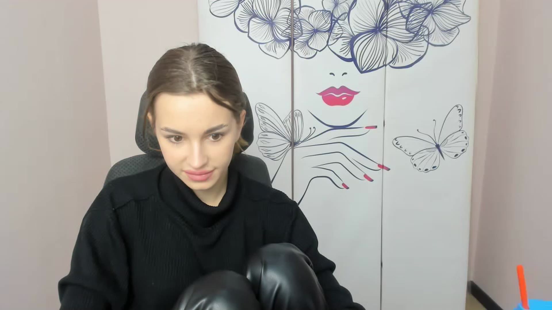 Gallery image thumbnail from Alice_Graysi's myfreecams stream on, 02/20/2023, 14:12 image 18 of 20