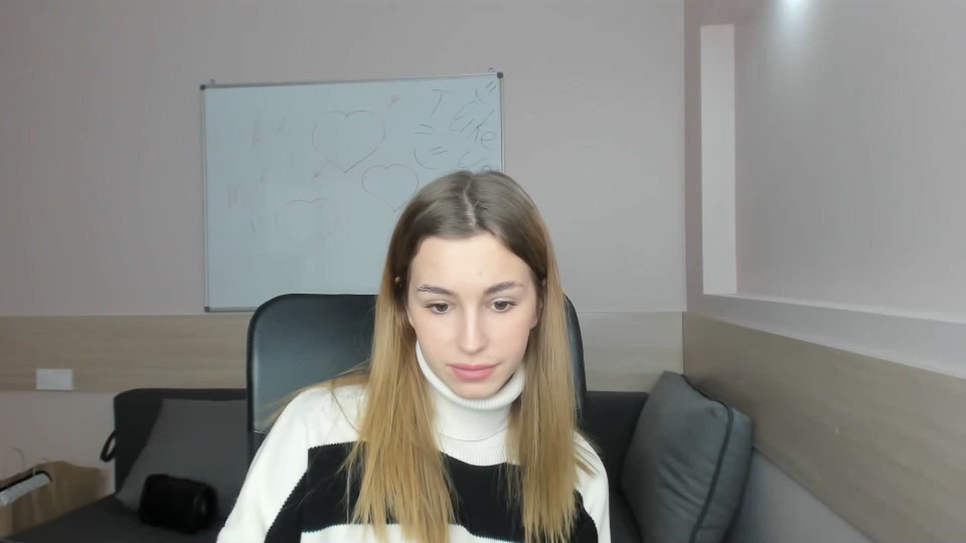 Gallery image thumbnail from Alice_Graysi's myfreecams stream on, 02/22/2023, 13:51 image 18 of 20