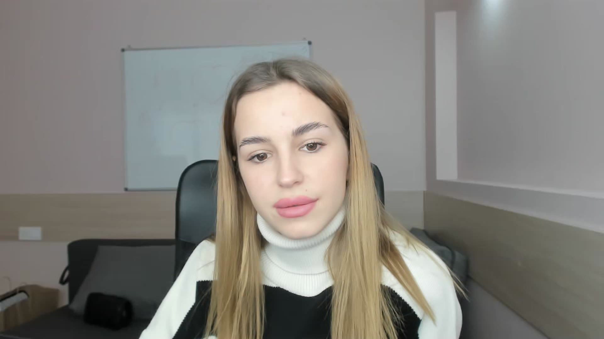 Gallery image thumbnail from Alice_Graysi's myfreecams stream on, 02/22/2023, 13:51 image 5 of 20