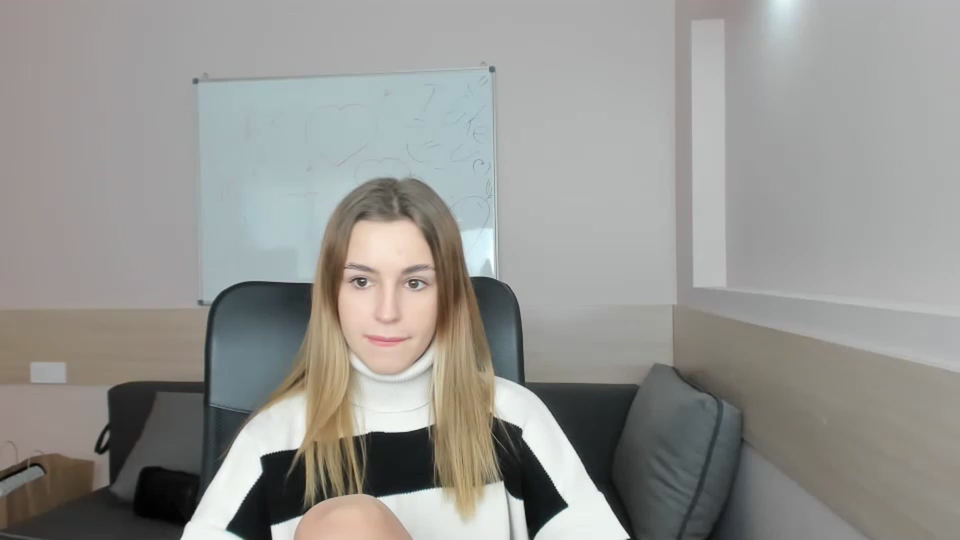 Gallery image thumbnail from Alice_Graysi's myfreecams stream on, 02/22/2023, 13:51 image 1 of 20