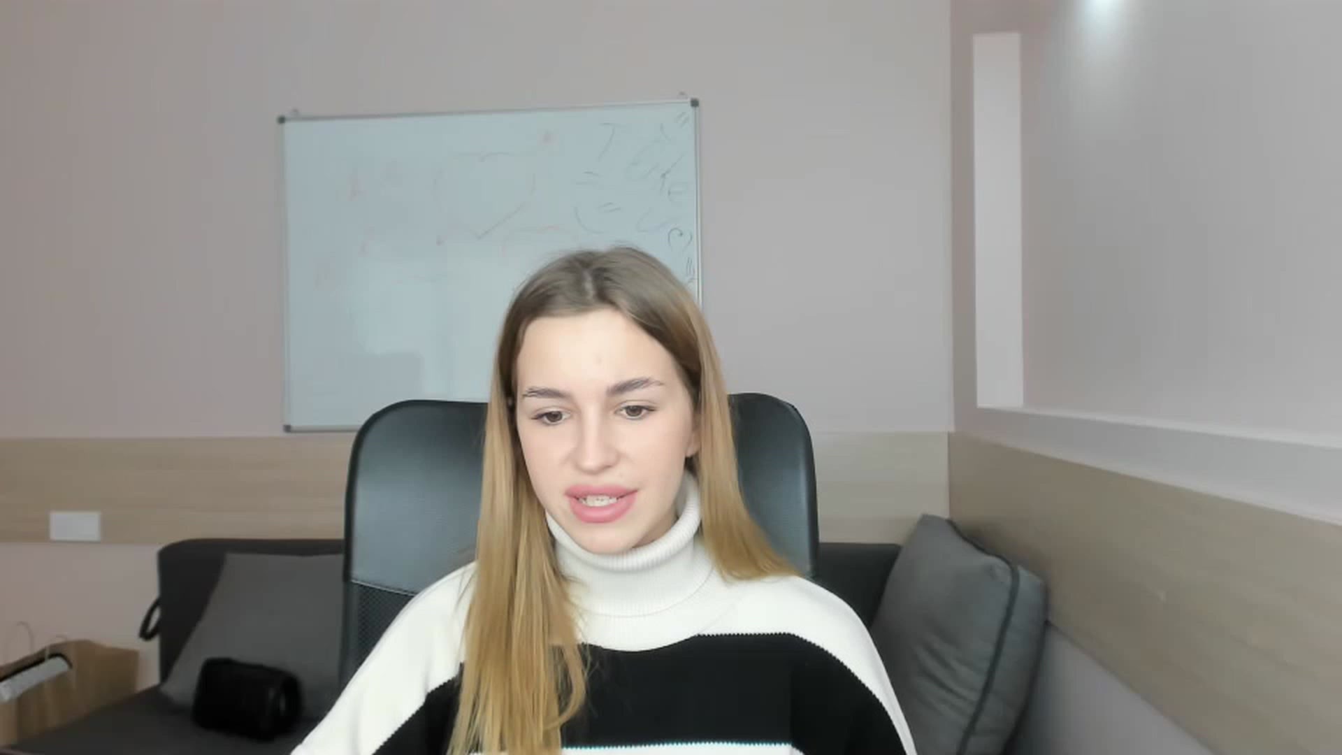 Gallery image thumbnail from Alice_Graysi's myfreecams stream on, 02/22/2023, 13:51 image 8 of 20