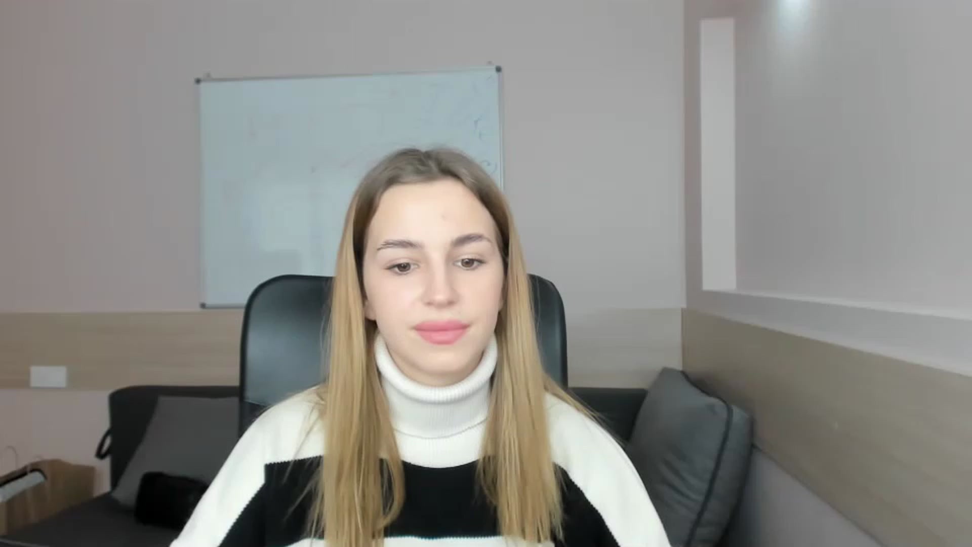 Gallery image thumbnail from Alice_Graysi's myfreecams stream on, 02/22/2023, 13:51 image 6 of 20