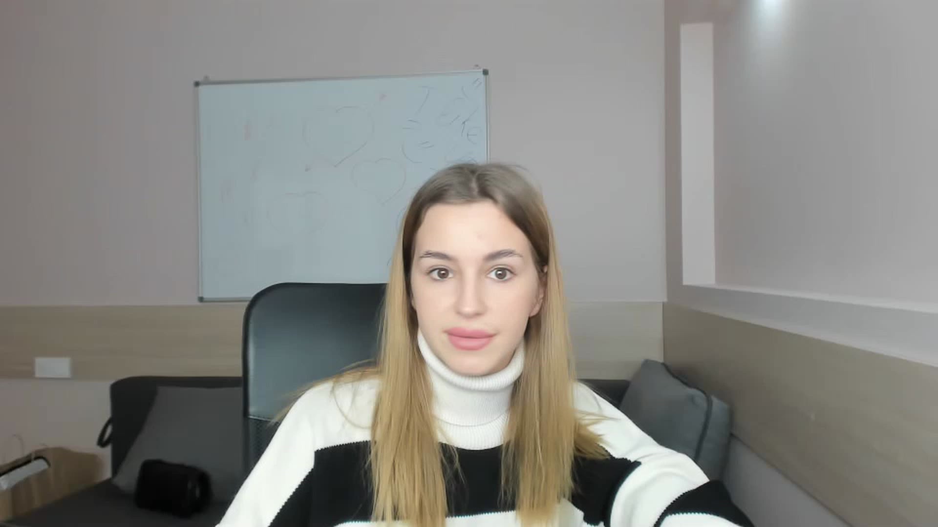 Gallery image thumbnail from Alice_Graysi's myfreecams stream on, 02/22/2023, 13:51 image 19 of 20
