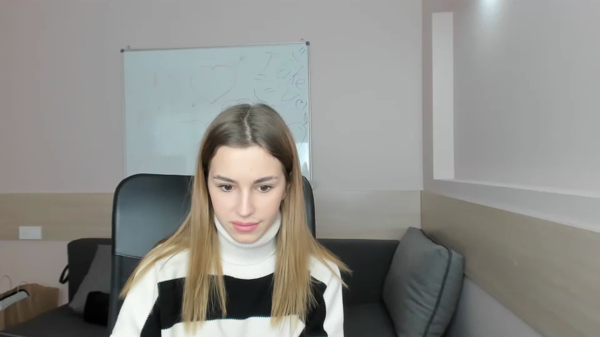 Gallery image thumbnail from Alice_Graysi's myfreecams stream on, 02/22/2023, 13:51 image 4 of 20