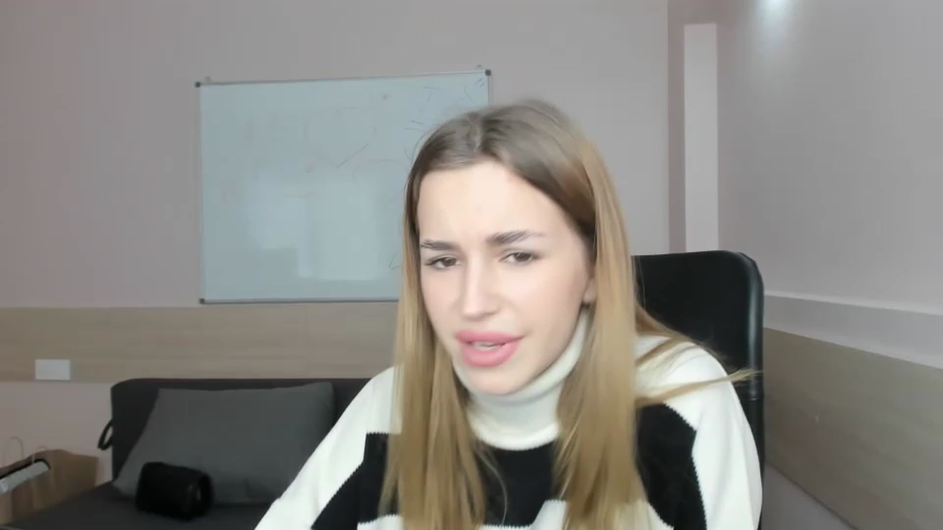 Gallery image thumbnail from Alice_Graysi's myfreecams stream on, 02/22/2023, 13:51 image 9 of 20