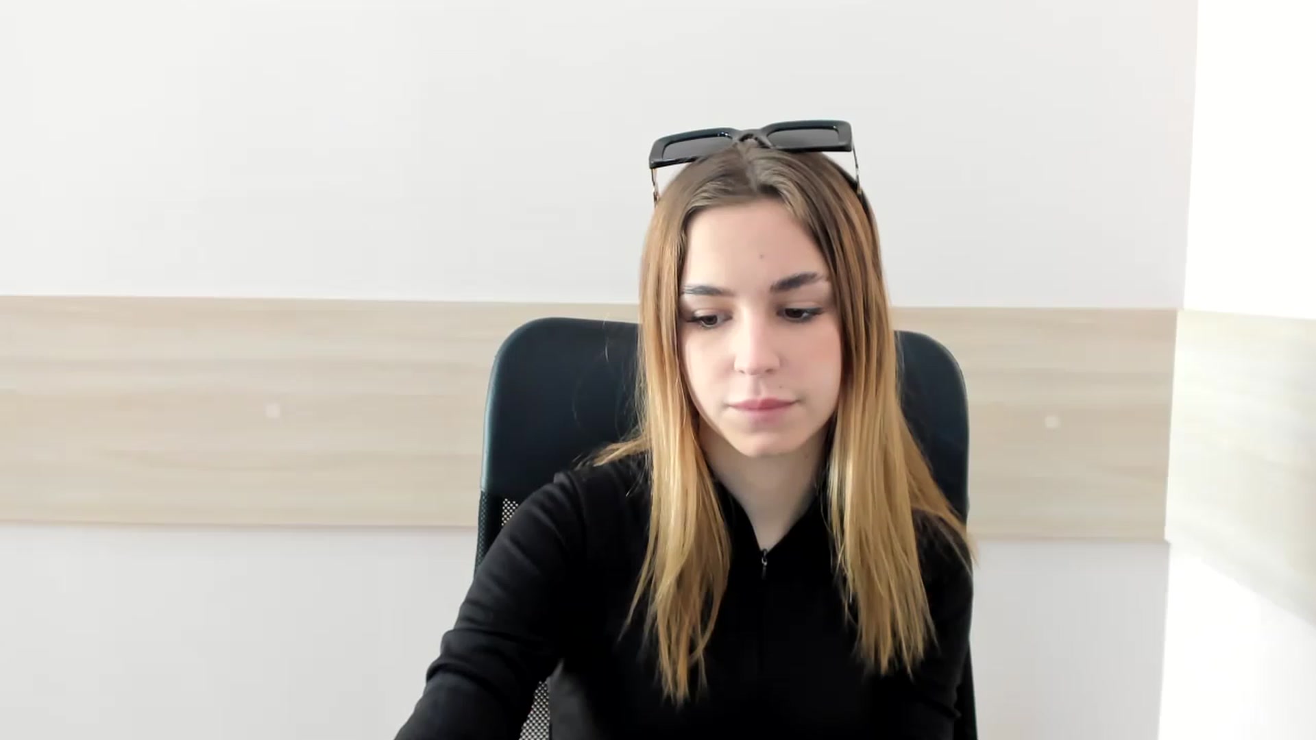 Gallery image thumbnail from Alice_Graysi's myfreecams stream on, 02/23/2023, 12:57 image 18 of 20