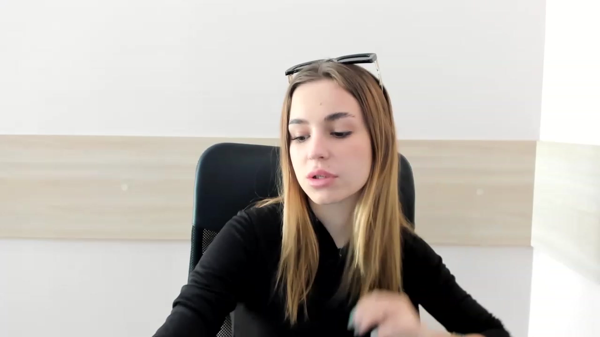 Gallery image thumbnail from Alice_Graysi's myfreecams stream on, 02/23/2023, 12:57 image 17 of 20