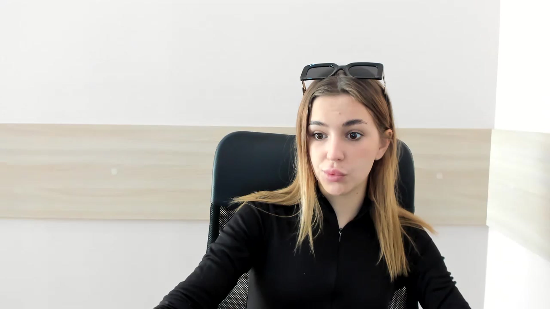 Gallery image thumbnail from Alice_Graysi's myfreecams stream on, 02/23/2023, 12:57 image 9 of 20