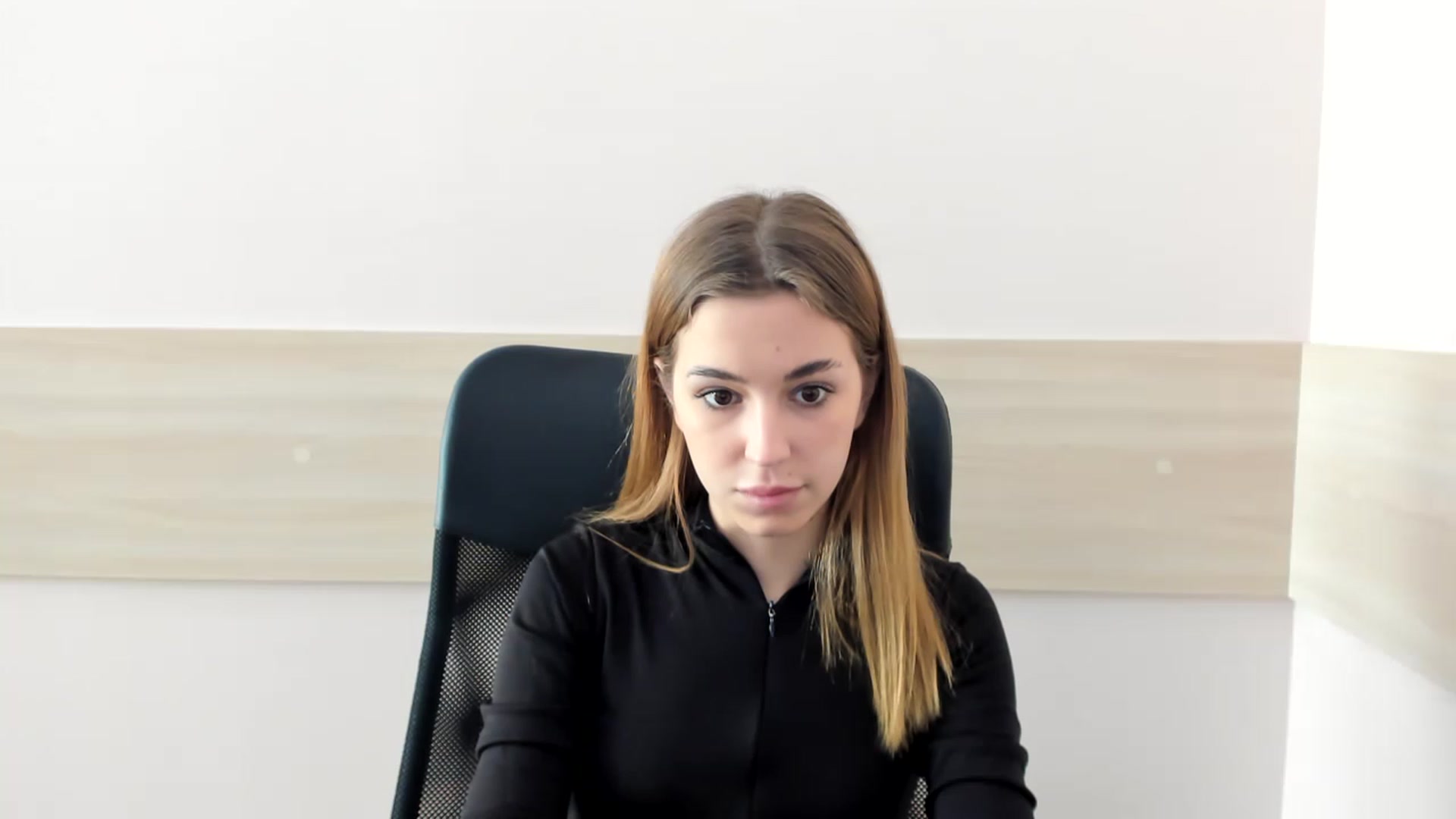 Gallery image thumbnail from Alice_Graysi's myfreecams stream on, 02/23/2023, 14:04 image 14 of 20