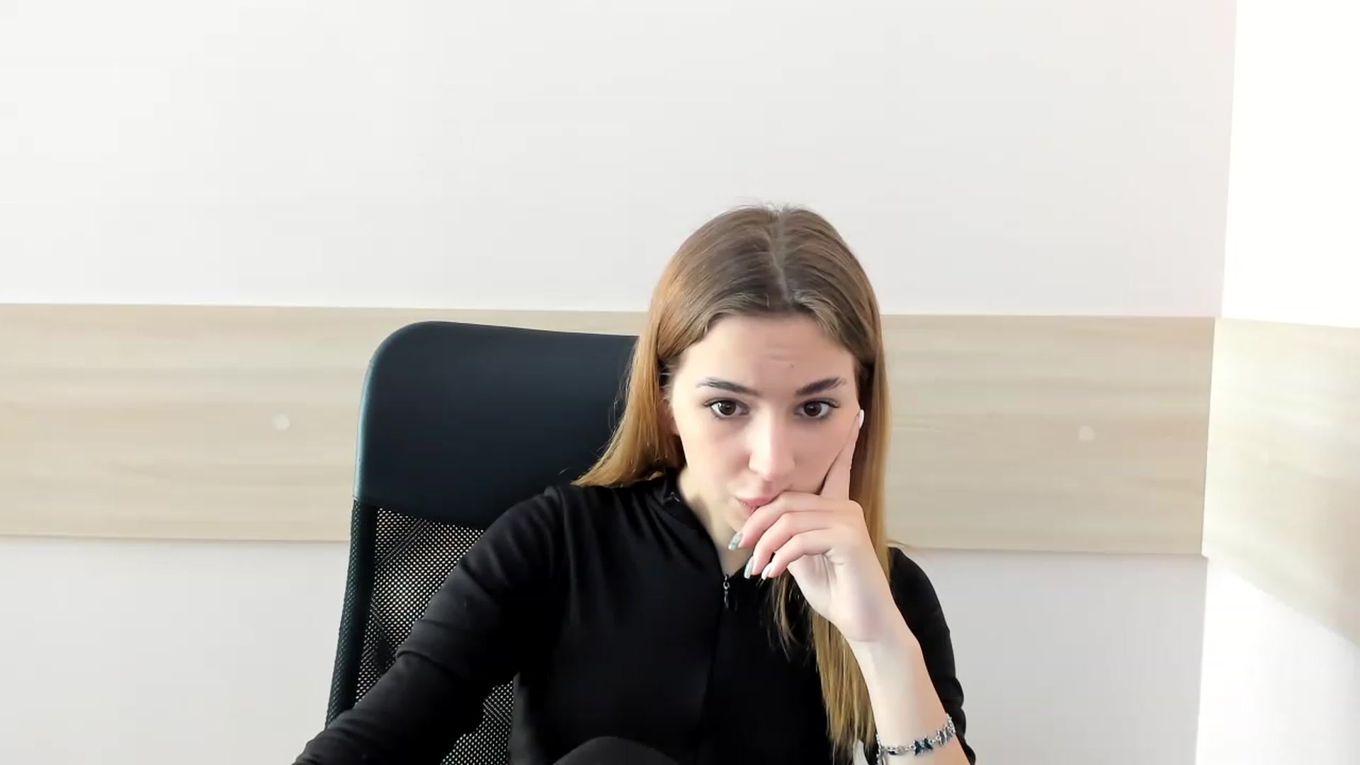 Gallery image thumbnail from Alice_Graysi's myfreecams stream on, 02/23/2023, 14:04 image 7 of 20