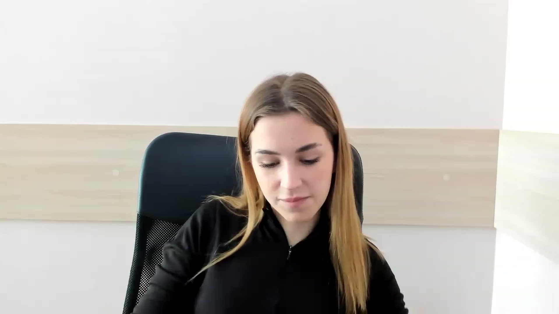 Gallery image thumbnail from Alice_Graysi's myfreecams stream on, 02/23/2023, 14:04 image 3 of 20