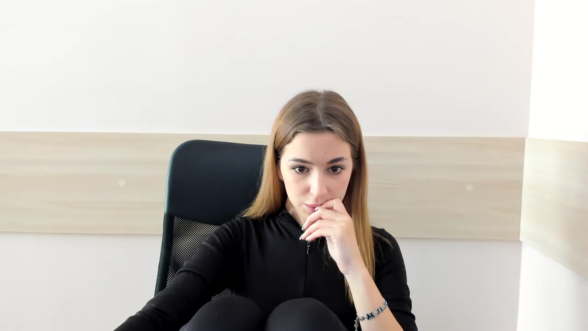 Gallery image thumbnail from Alice_Graysi's myfreecams stream on, 02/23/2023, 14:04 image 10 of 20