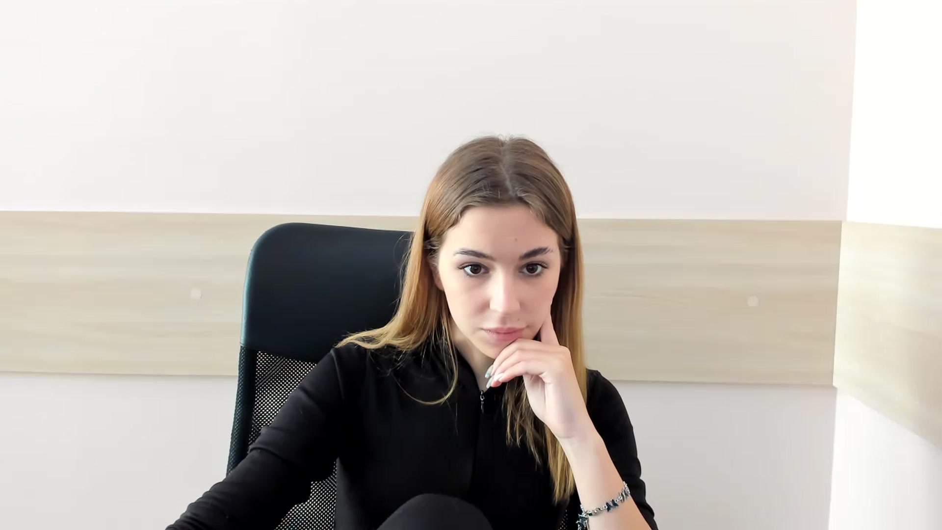 Gallery image thumbnail from Alice_Graysi's myfreecams stream on, 02/23/2023, 14:04 image 16 of 20