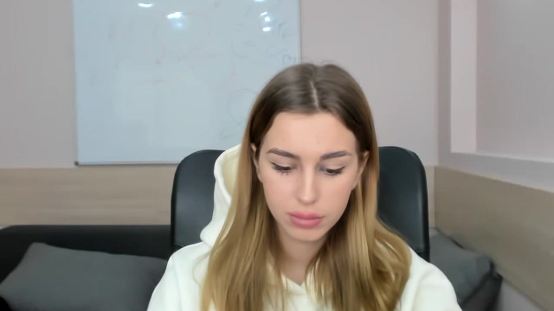 Gallery image thumbnail from Alice_Graysi's myfreecams stream on, 02/24/2023, 13:21 image 5 of 20
