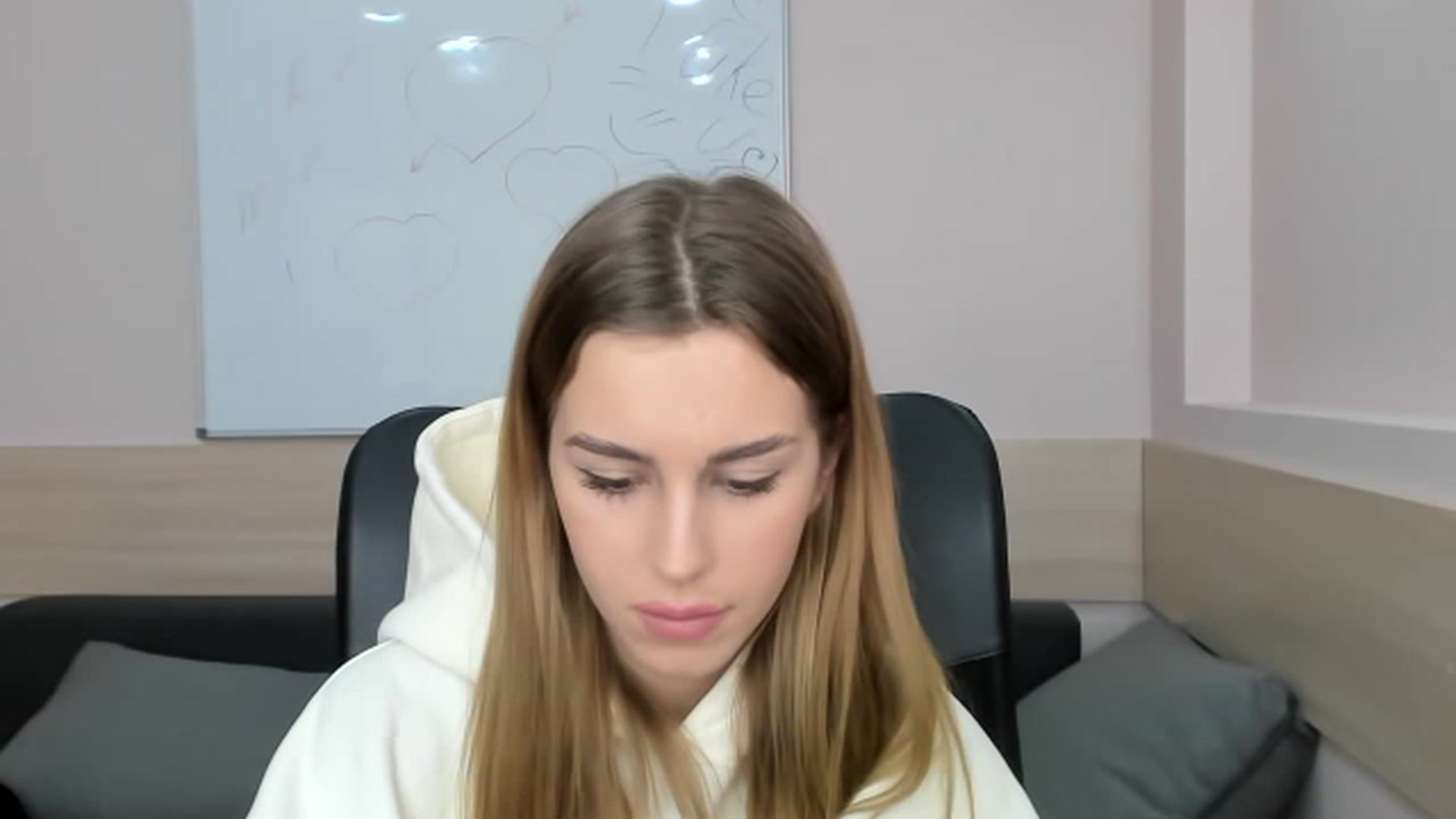 Gallery image thumbnail from Alice_Graysi's myfreecams stream on, 02/24/2023, 13:21 image 12 of 20