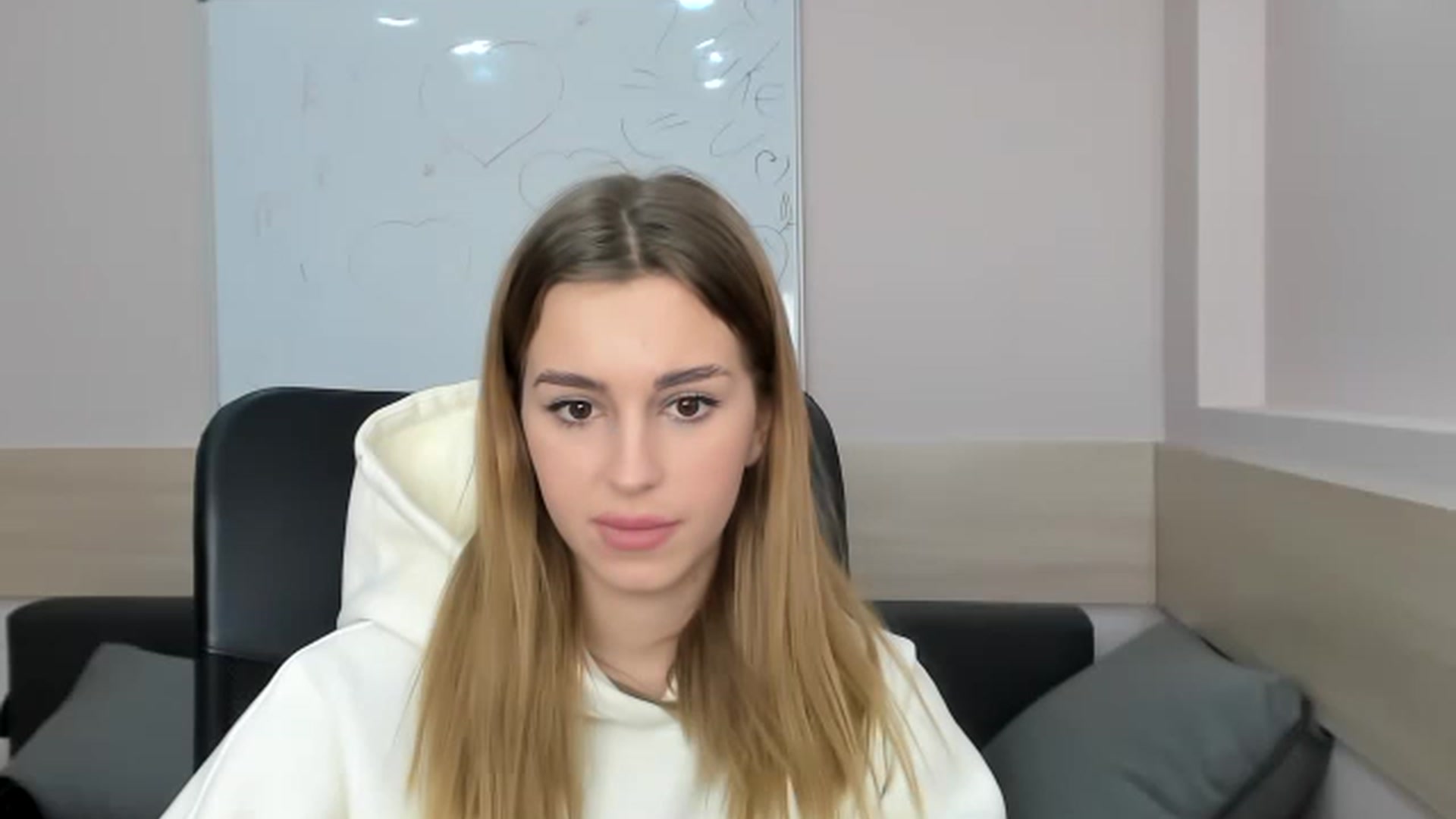 Gallery image thumbnail from Alice_Graysi's myfreecams stream on, 02/24/2023, 13:21 image 17 of 20