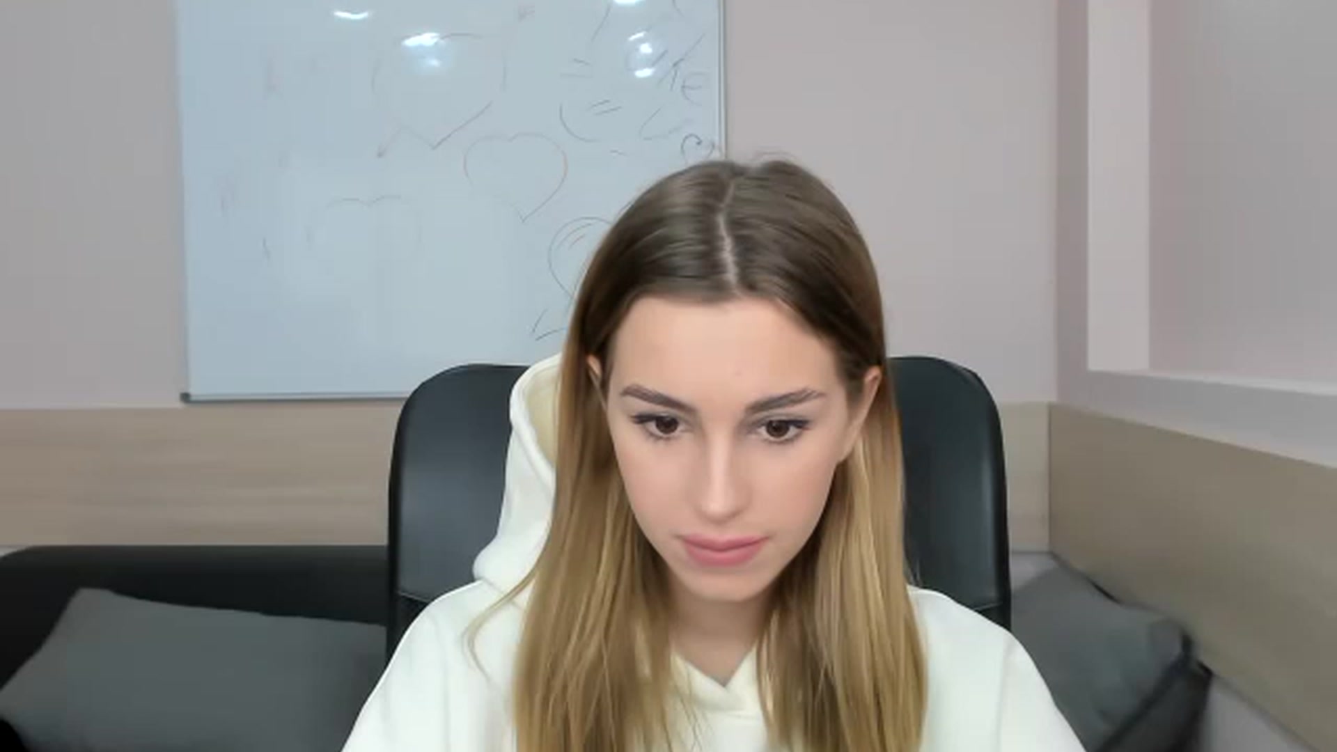 Gallery image thumbnail from Alice_Graysi's myfreecams stream on, 02/24/2023, 13:21 image 3 of 20