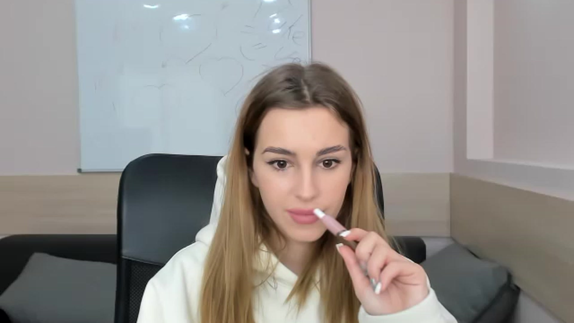 Gallery image thumbnail from Alice_Graysi's myfreecams stream on, 02/24/2023, 13:21 image 1 of 20