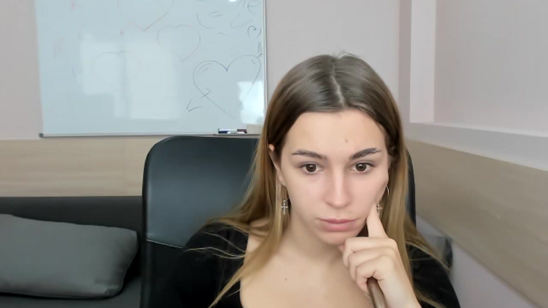 Gallery image thumbnail from Alice_Graysi's myfreecams stream on, 02/25/2023, 12:49 image 13 of 20