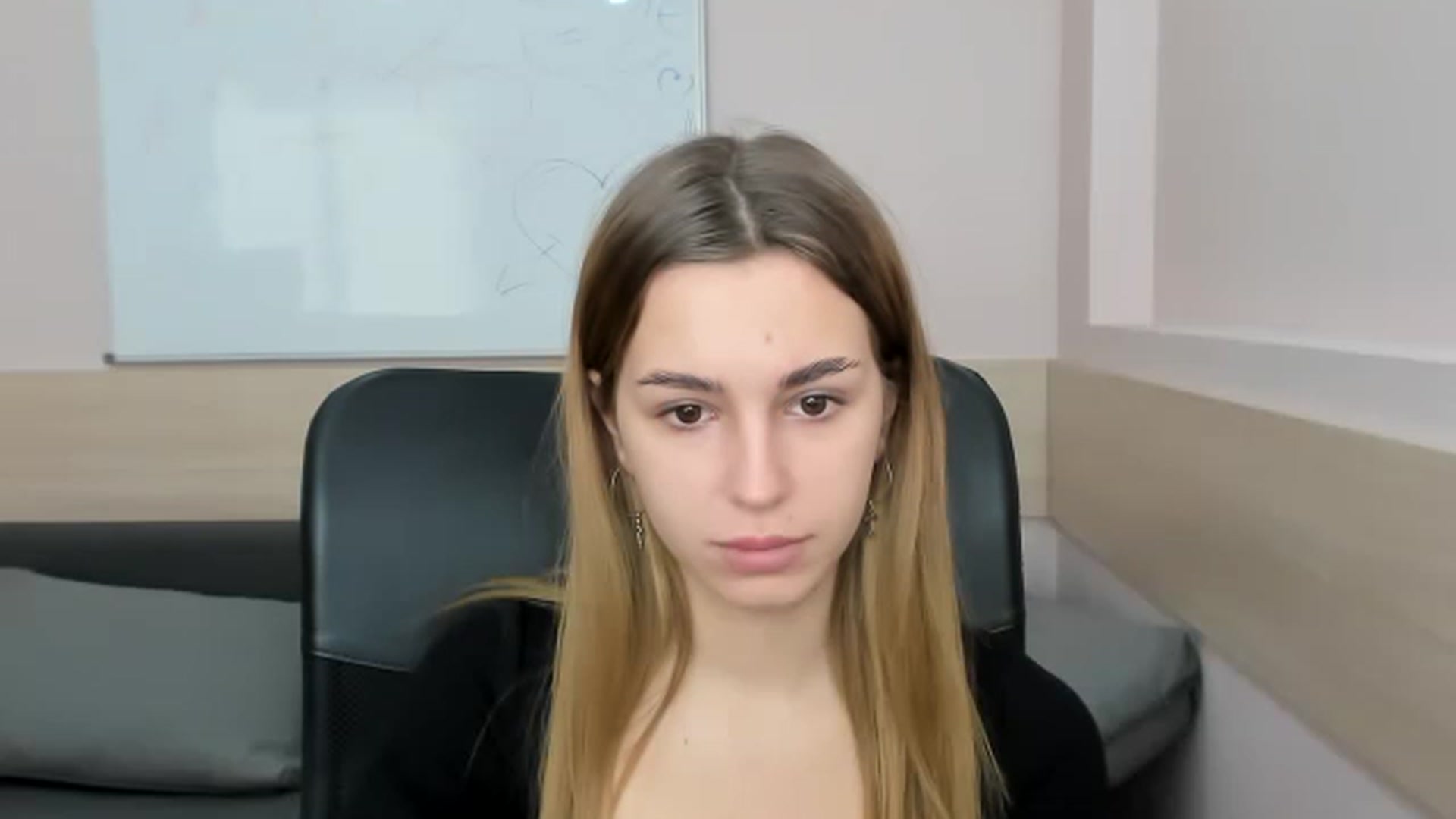 Gallery image thumbnail from Alice_Graysi's myfreecams stream on, 02/25/2023, 12:49 image 9 of 20