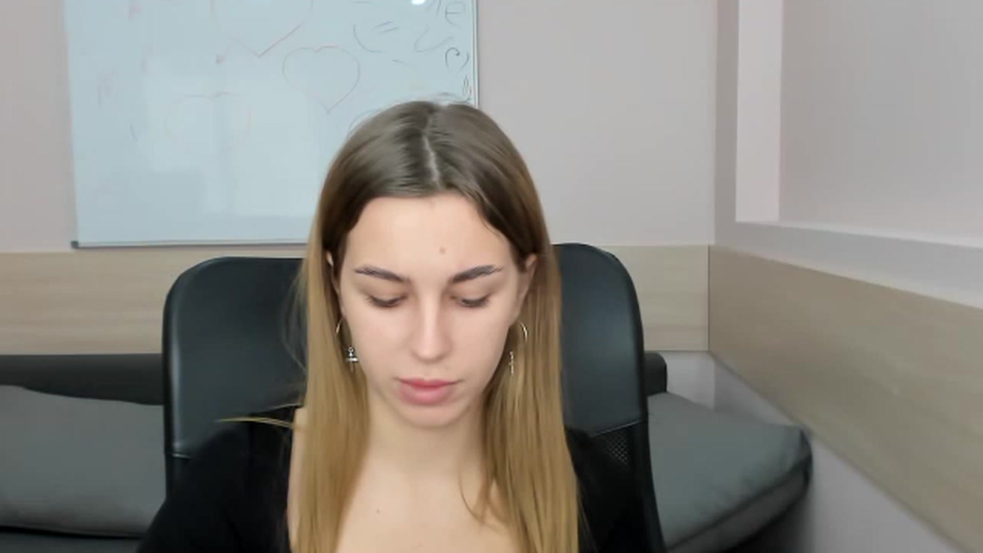 Gallery image thumbnail from Alice_Graysi's myfreecams stream on, 02/25/2023, 13:21 image 10 of 20