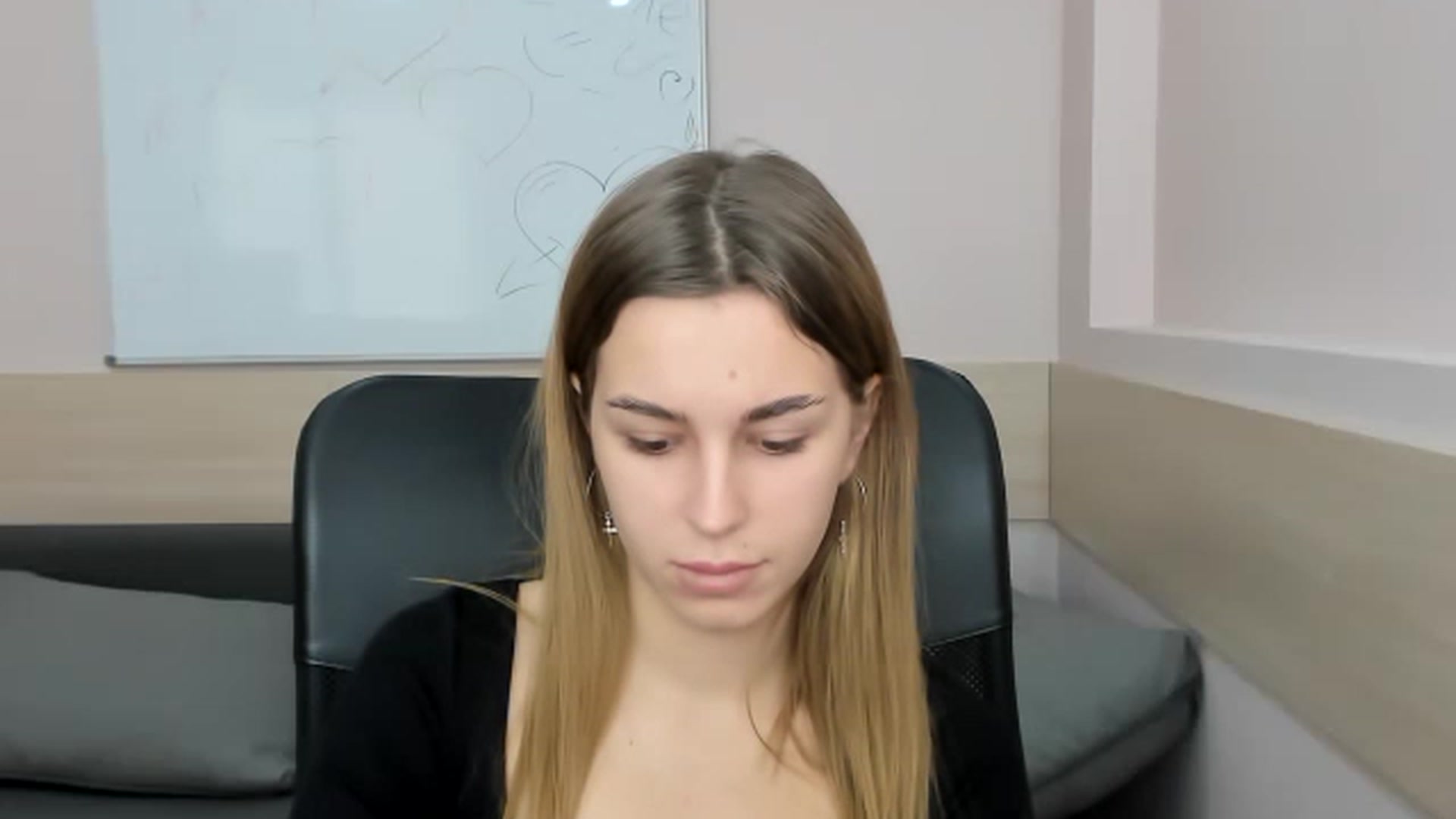 Gallery image thumbnail from Alice_Graysi's myfreecams stream on, 02/25/2023, 13:21 image 9 of 20