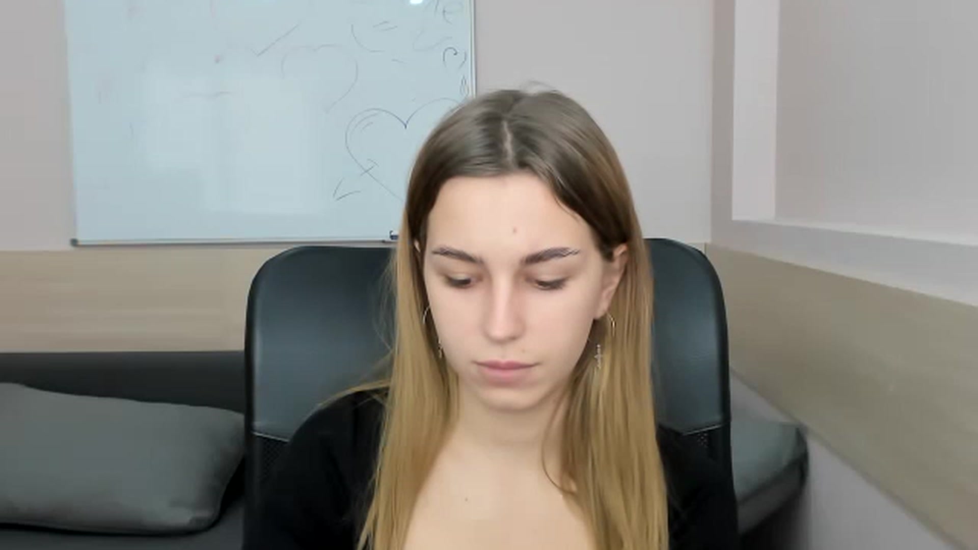 Gallery image thumbnail from Alice_Graysi's myfreecams stream on, 02/25/2023, 13:21 image 5 of 20