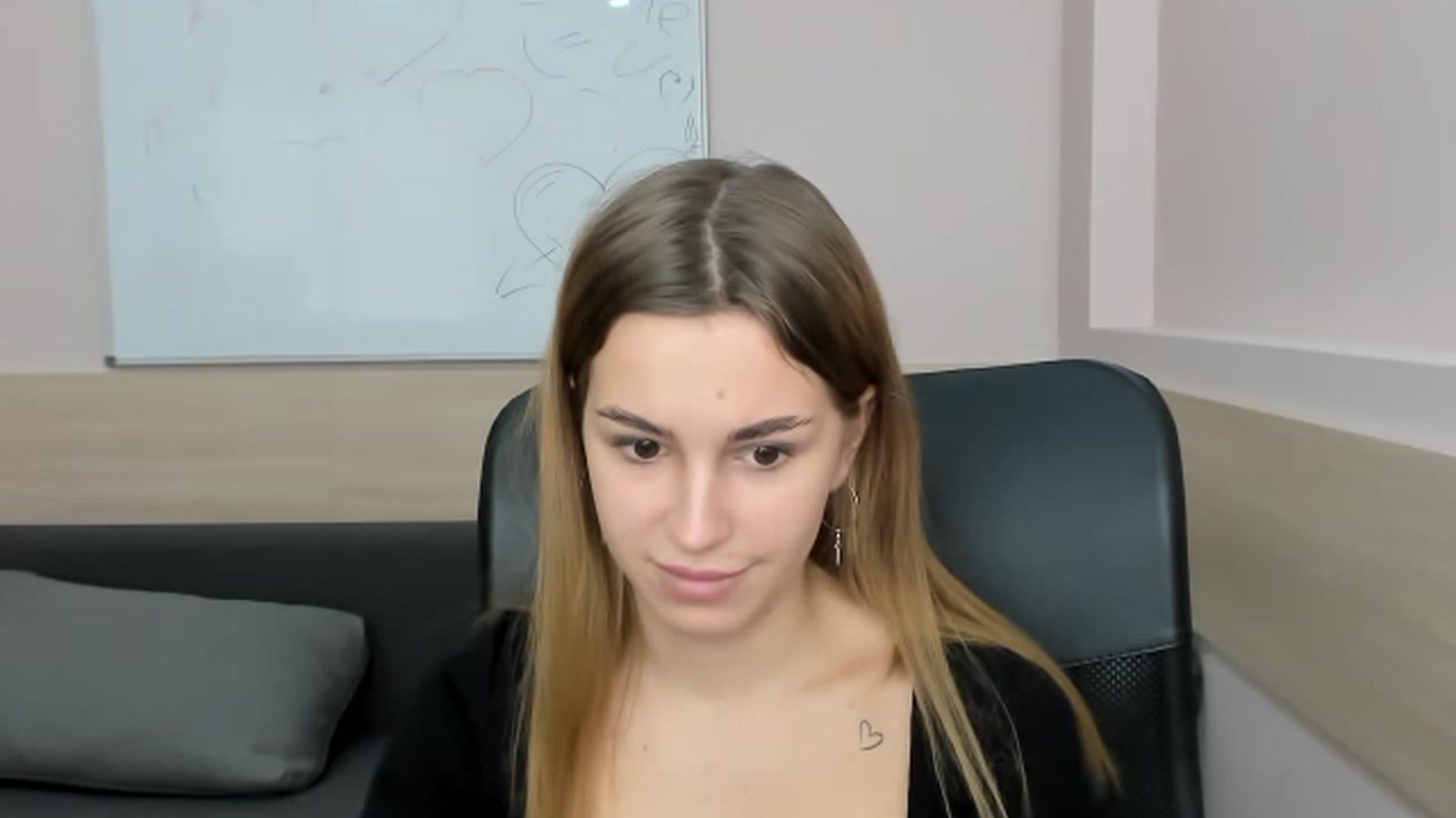 Gallery image thumbnail from Alice_Graysi's myfreecams stream on, 02/25/2023, 13:21 image 16 of 20