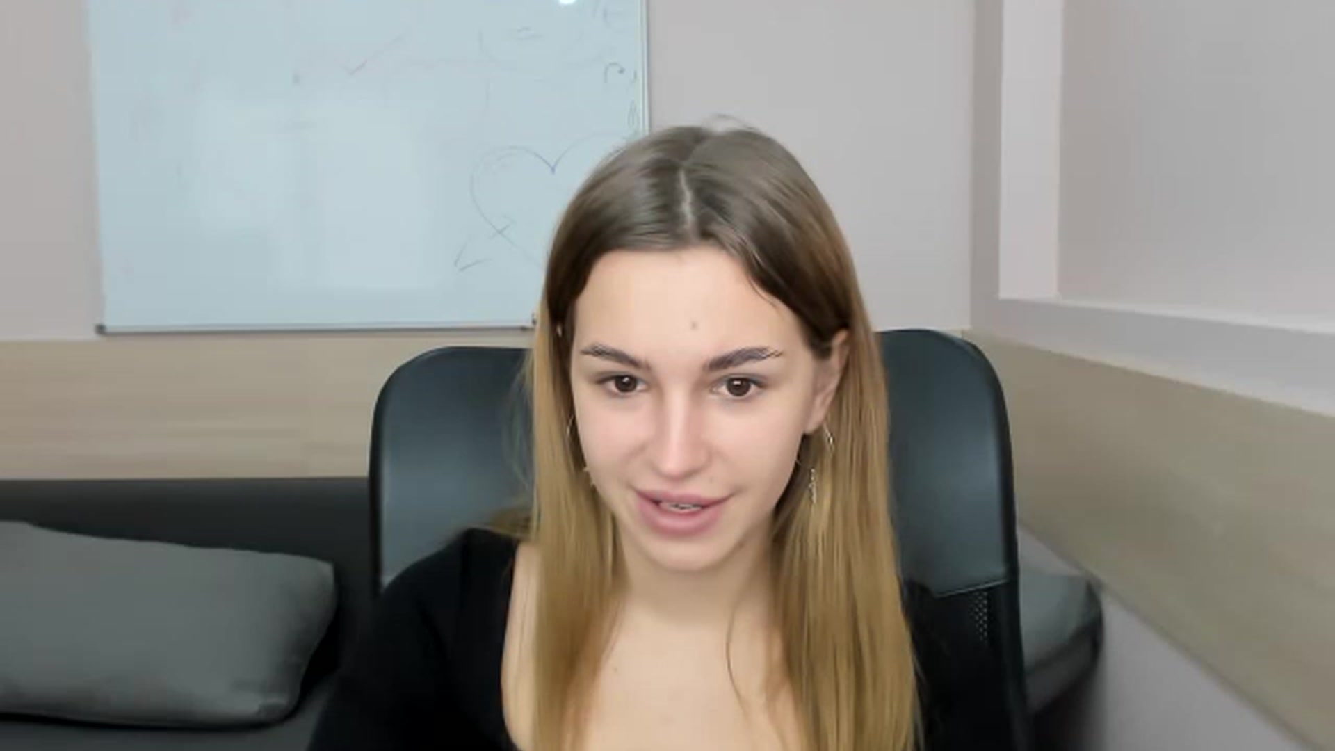 Gallery image thumbnail from Alice_Graysi's myfreecams stream on, 02/25/2023, 13:21 image 13 of 20
