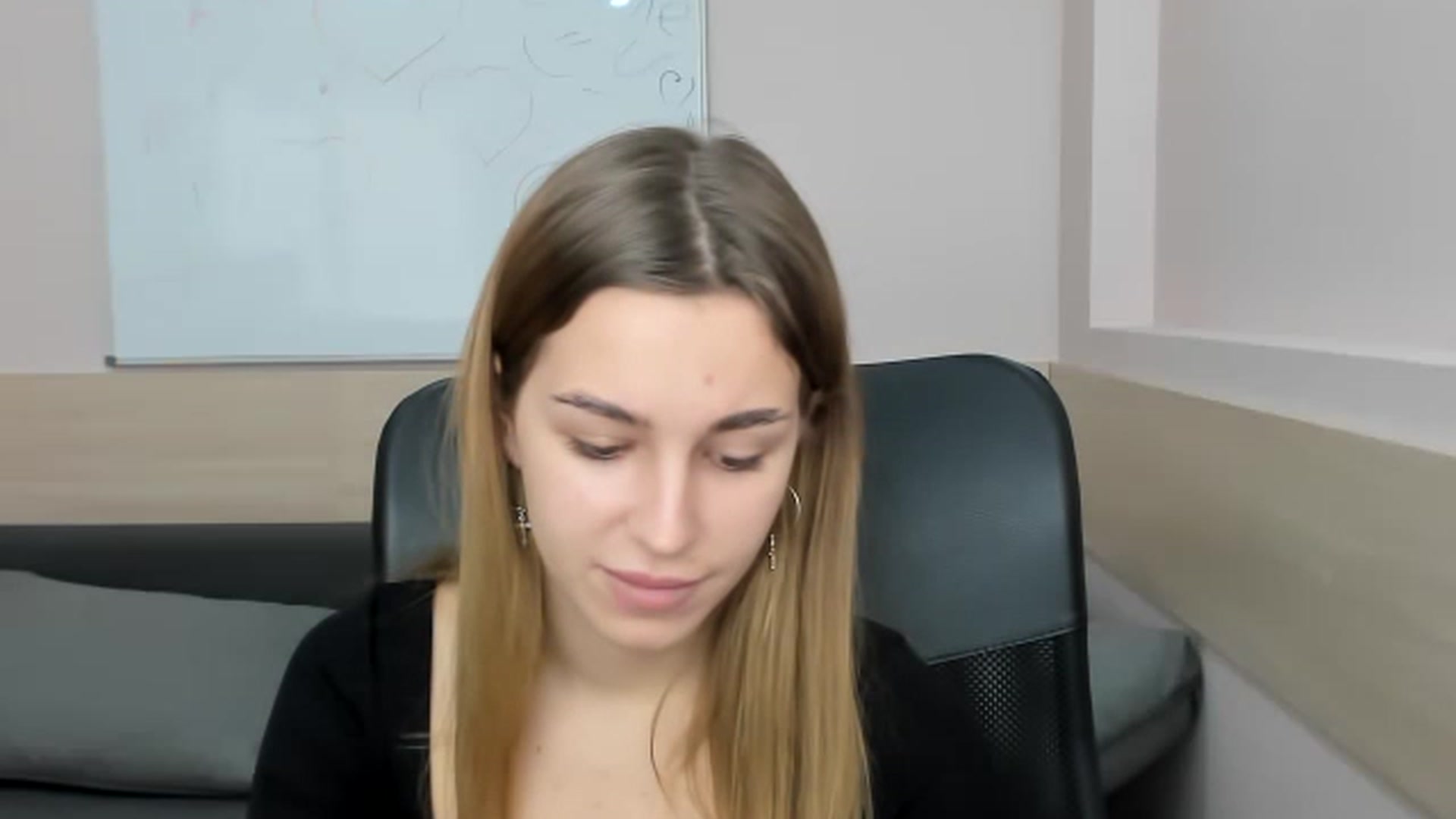 Gallery image thumbnail from Alice_Graysi's myfreecams stream on, 02/25/2023, 13:21 image 12 of 20