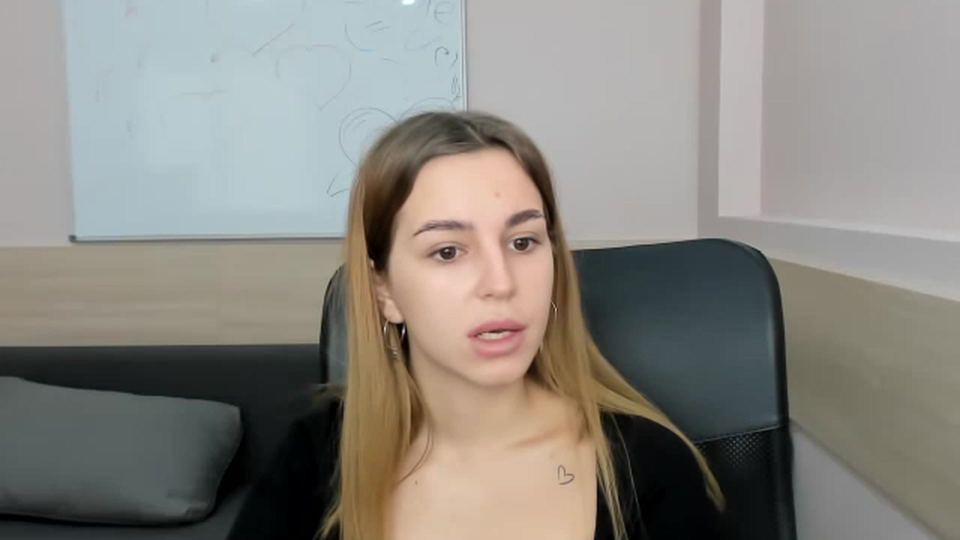 Gallery image thumbnail from Alice_Graysi's myfreecams stream on, 02/25/2023, 13:21 image 17 of 20