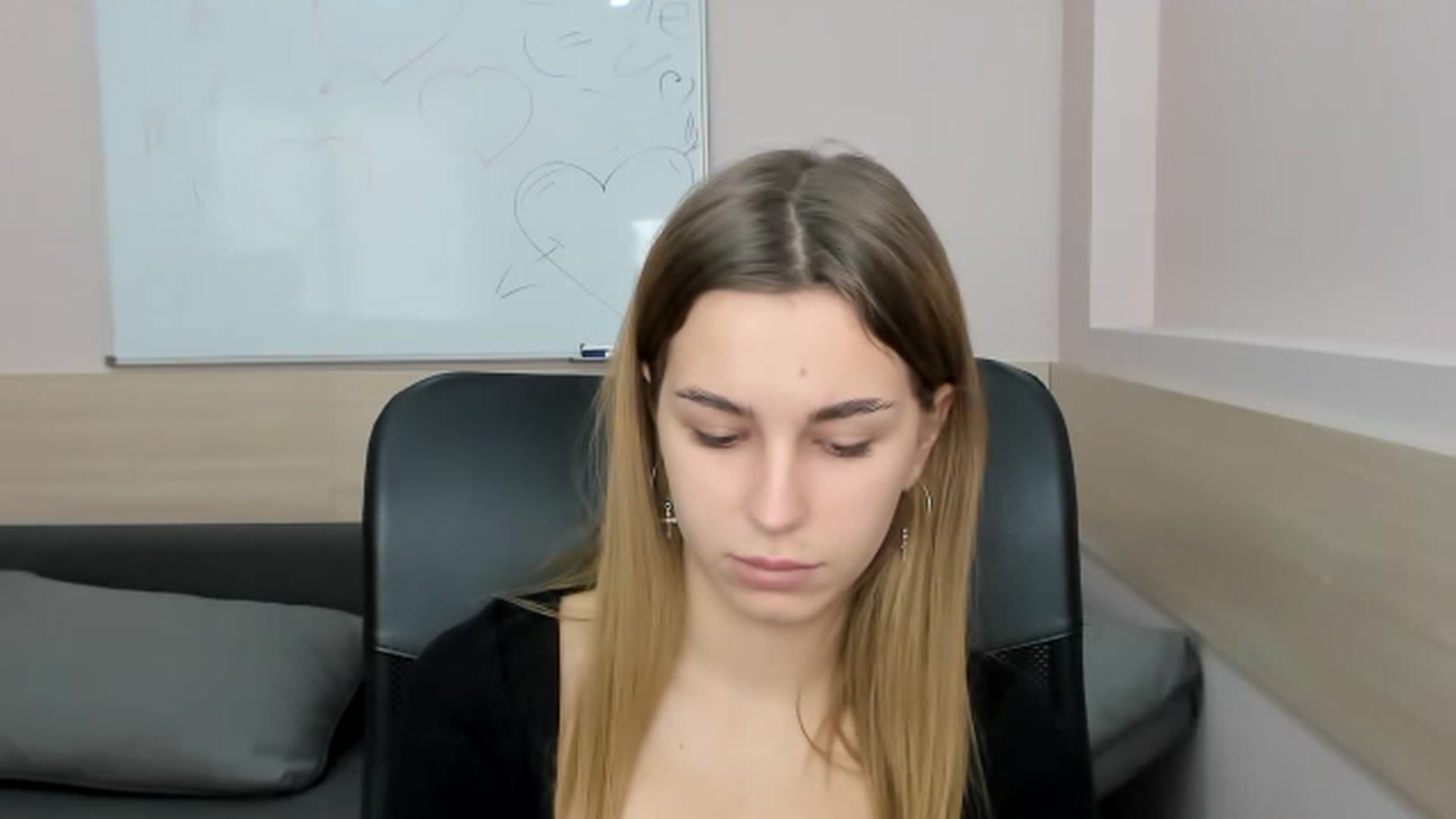 Gallery image thumbnail from Alice_Graysi's myfreecams stream on, 02/25/2023, 13:21 image 7 of 20