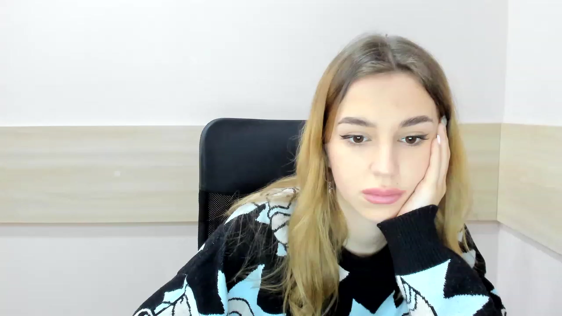 Gallery image thumbnail from Alice_Graysi's myfreecams stream on, 02/26/2023, 15:08 image 15 of 20