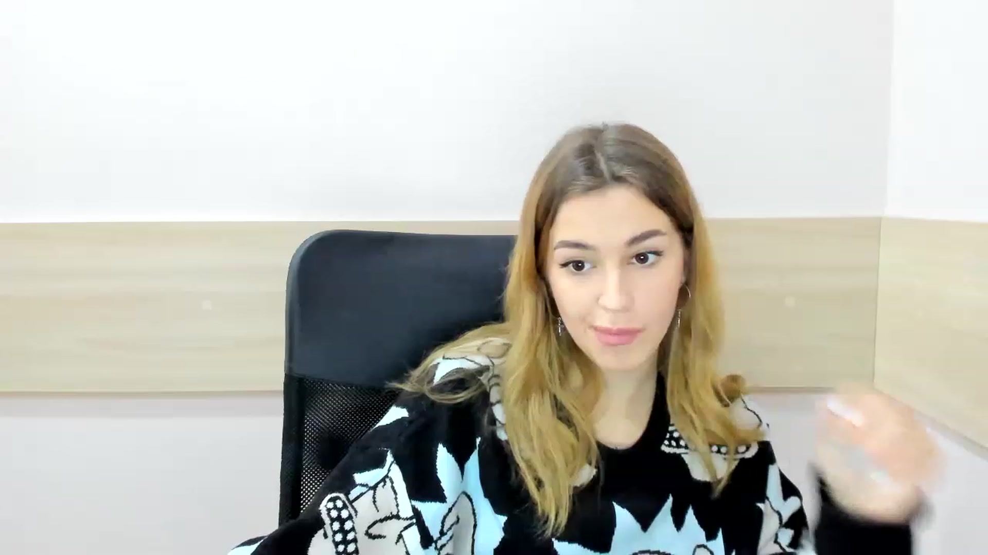 Gallery image thumbnail from Alice_Graysi's myfreecams stream on, 02/26/2023, 15:08 image 14 of 20
