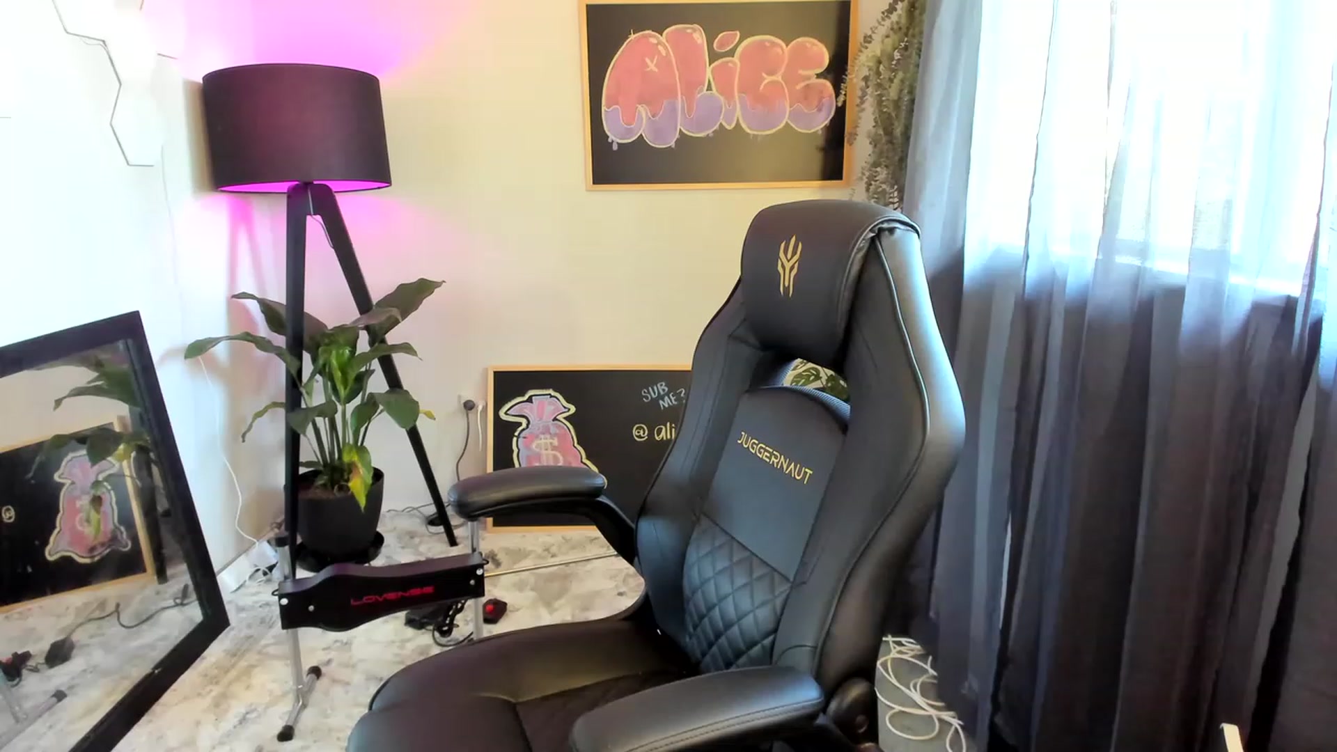 Gallery image thumbnail from Alice_NZ's myfreecams stream on, 11/19/2022, 02:21 image 15 of 20