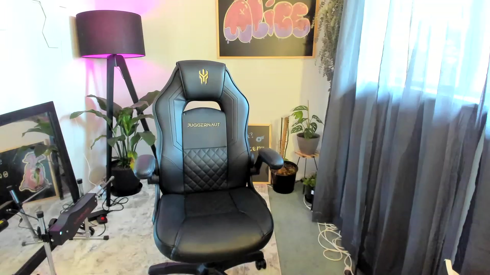 Gallery image thumbnail from Alice_NZ's myfreecams stream on, 11/19/2022, 03:03 image 6 of 20