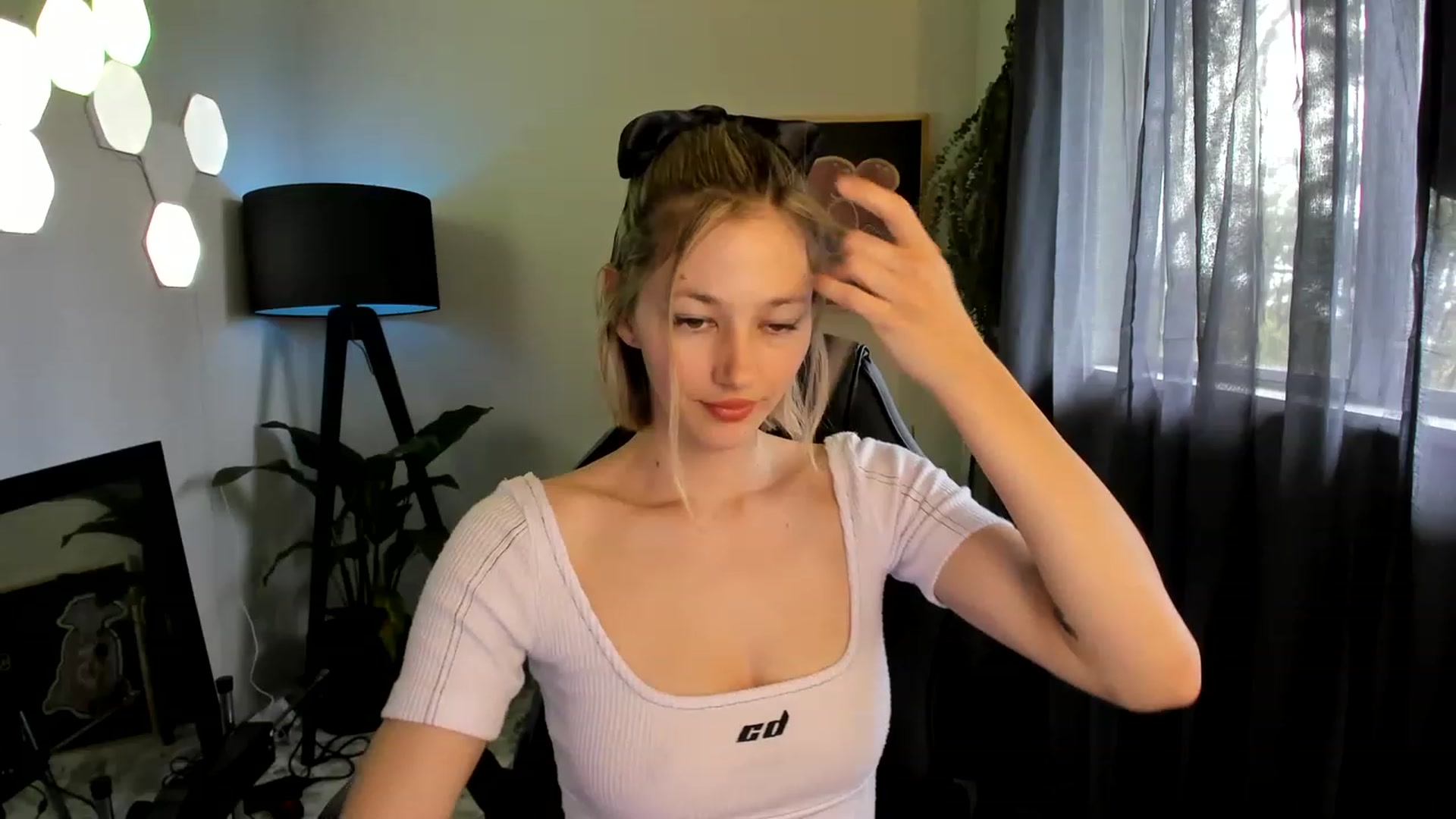 Gallery image thumbnail from Alice_NZ's myfreecams stream on, 11/20/2022, 01:37 image 6 of 20