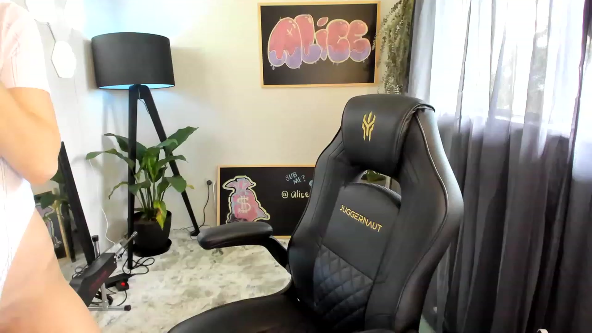 Gallery image thumbnail from Alice_NZ's myfreecams stream on, 11/20/2022, 01:37 image 9 of 20
