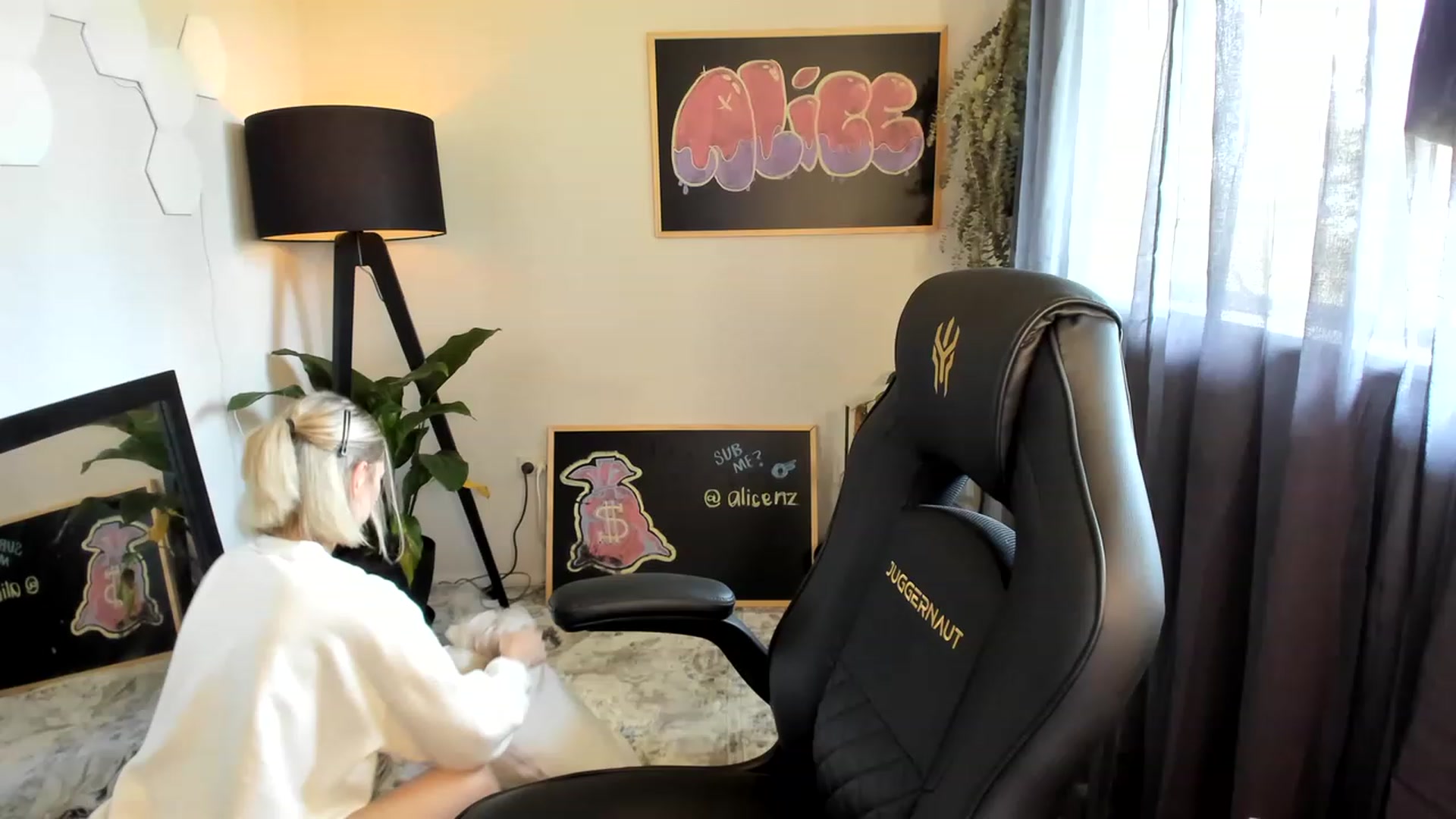 Gallery image thumbnail from Alice_NZ's myfreecams stream on, 11/26/2022, 24:53 image 5 of 20