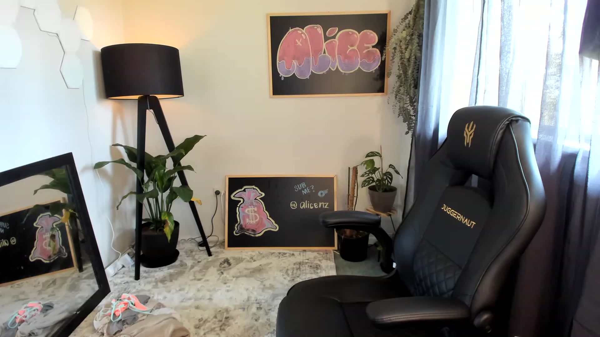 Gallery image thumbnail from Alice_NZ's myfreecams stream on, 11/26/2022, 24:53 image 3 of 20